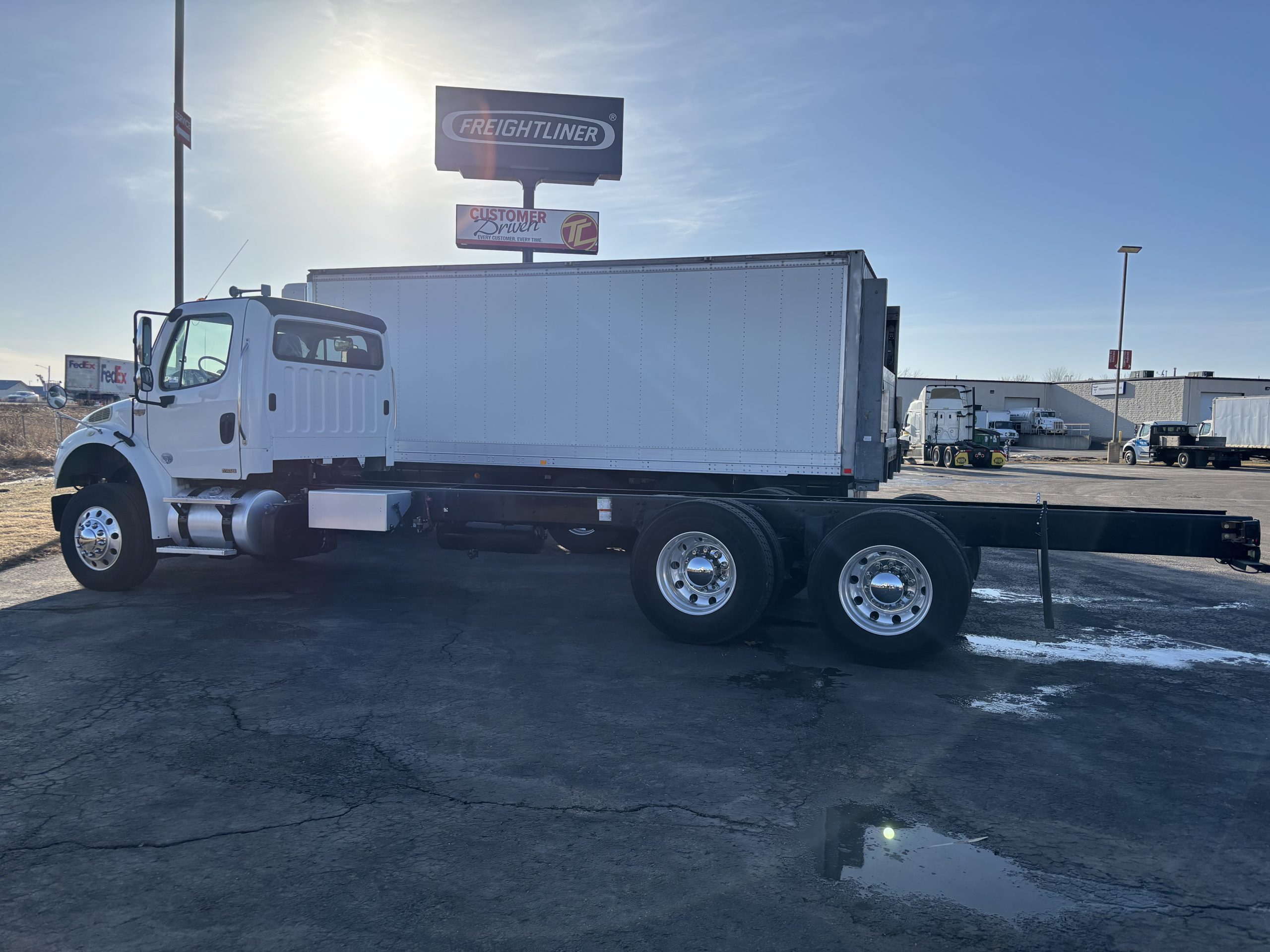 2011 Freightliner M280 2011 Freightliner M280 - image 5 of 5