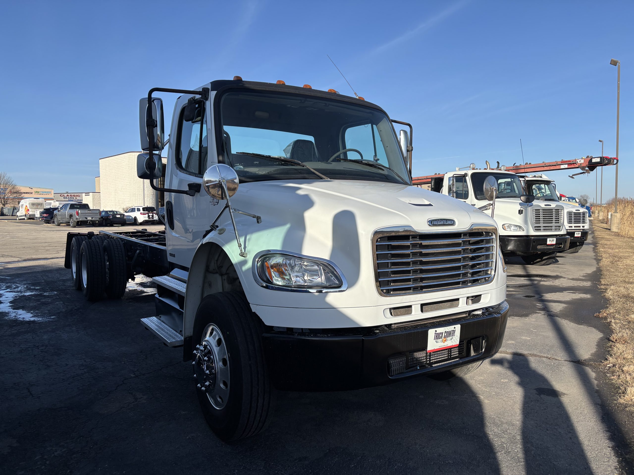 2011 Freightliner M280 2011 Freightliner M280 - image 3 of 5