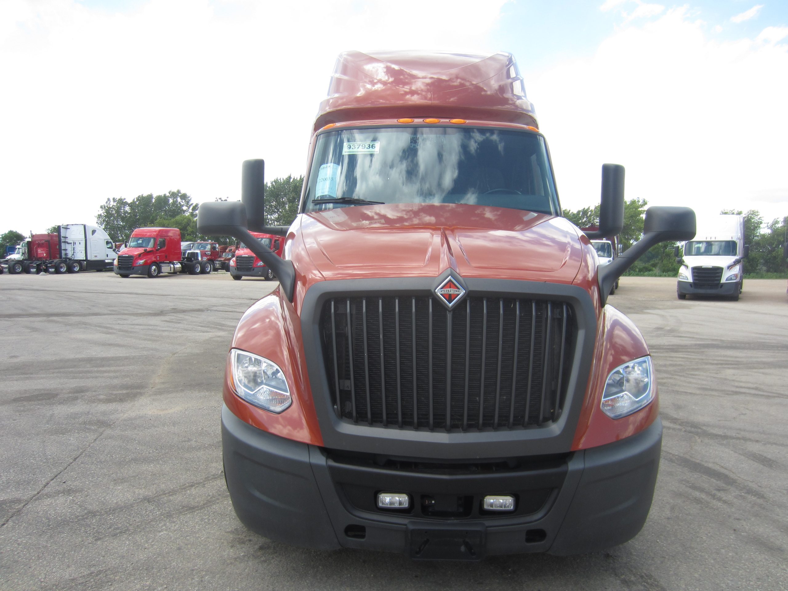 2022 International LT625 2022 International LT625 - image 2 of 6