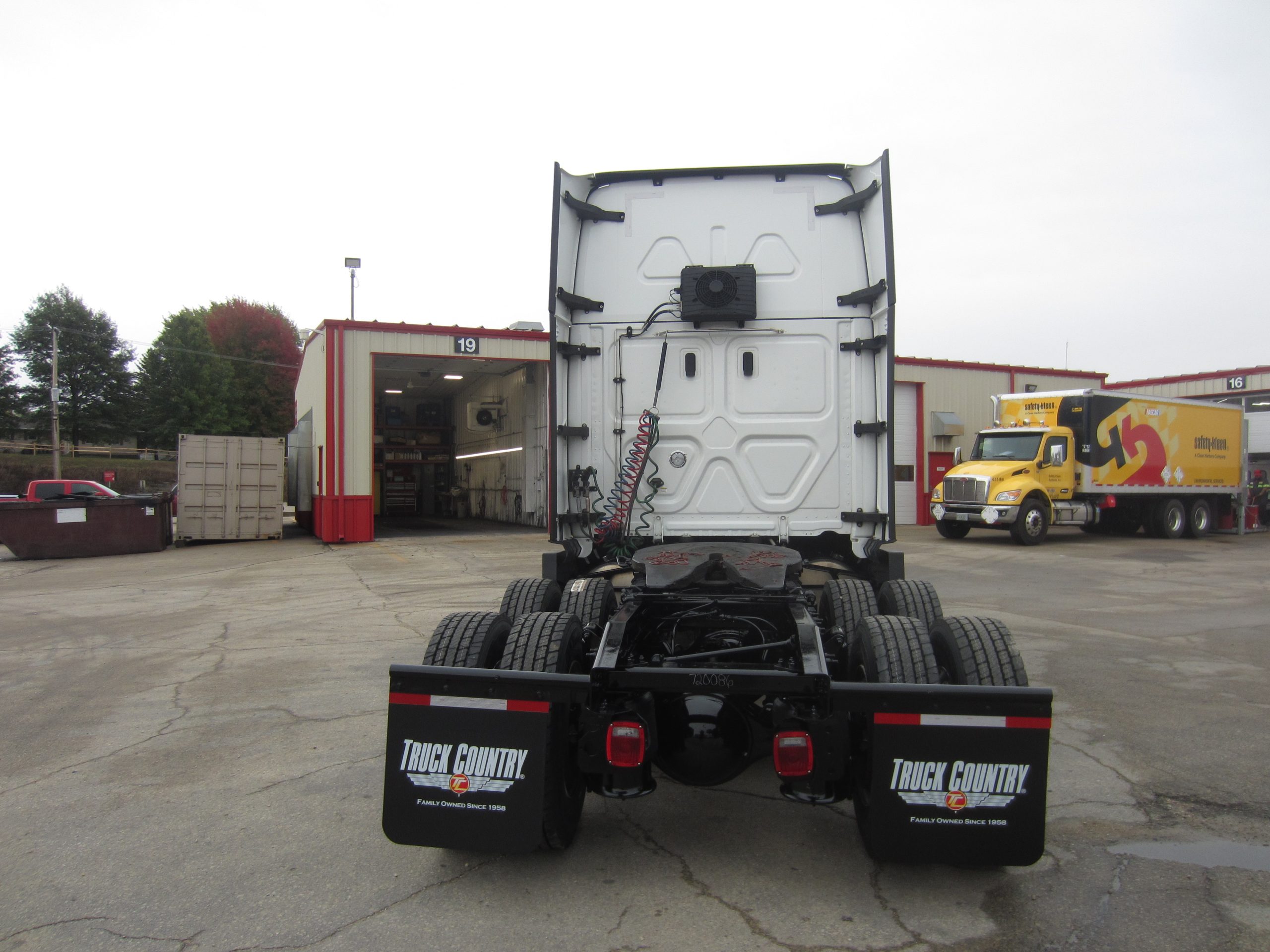 2023 Freightliner PT126 2023 Freightliner PT126 - image 4 of 6