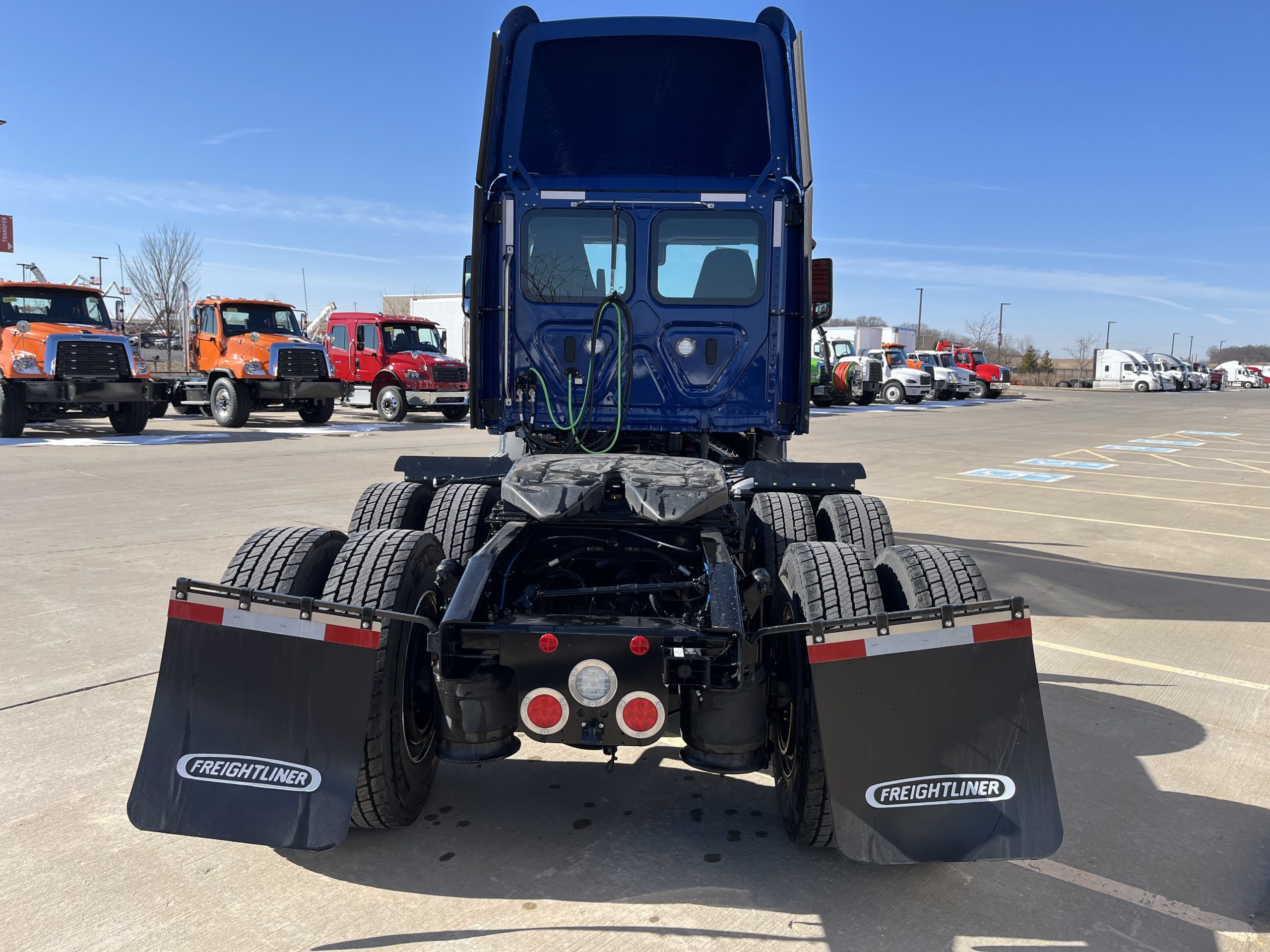 2025 Freightliner PE116DC 2025 Freightliner PE116DC - image 4 of 5