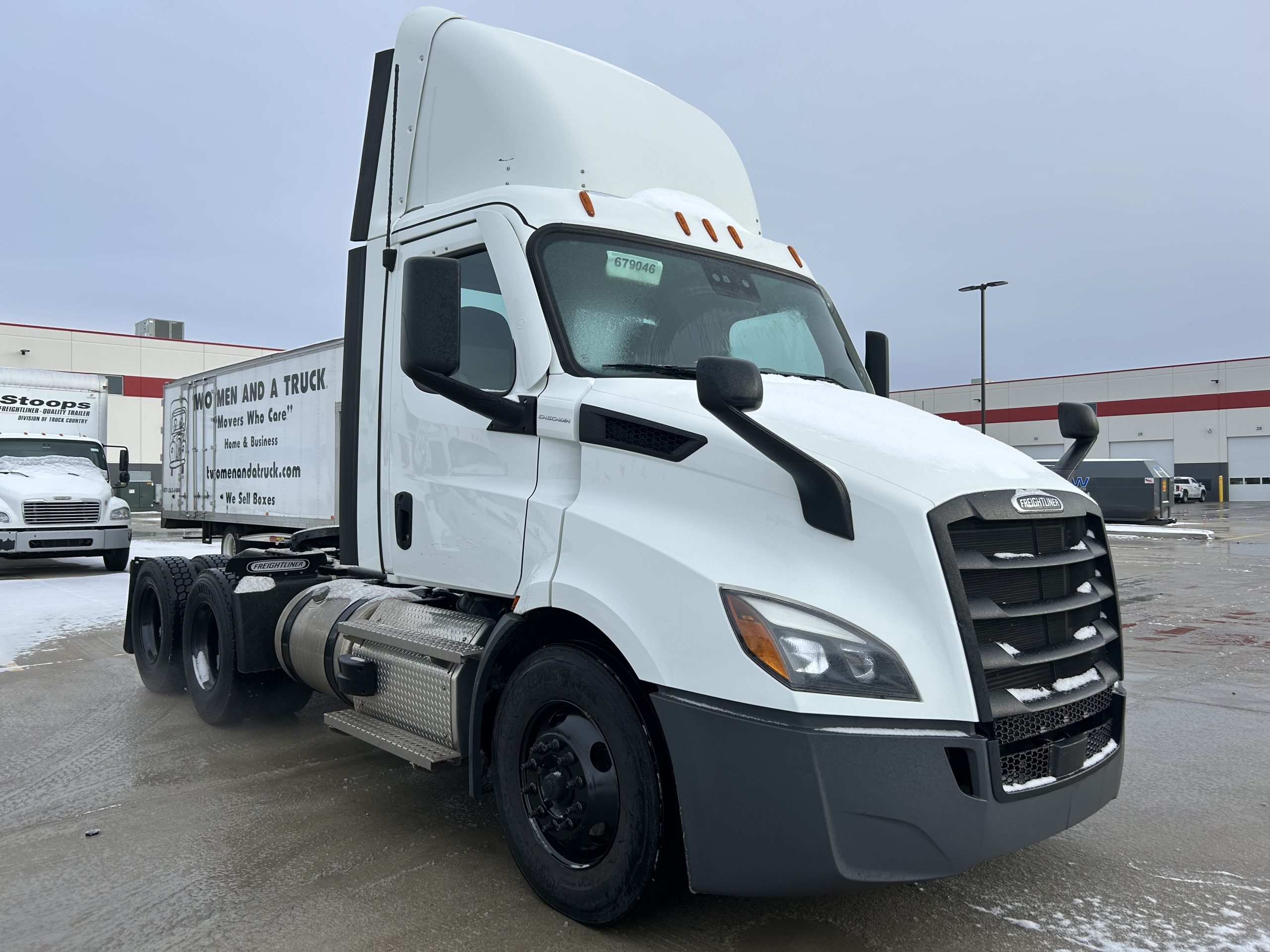 2021 Freightliner PE116DC 2021 Freightliner PE116DC - image 3 of 6