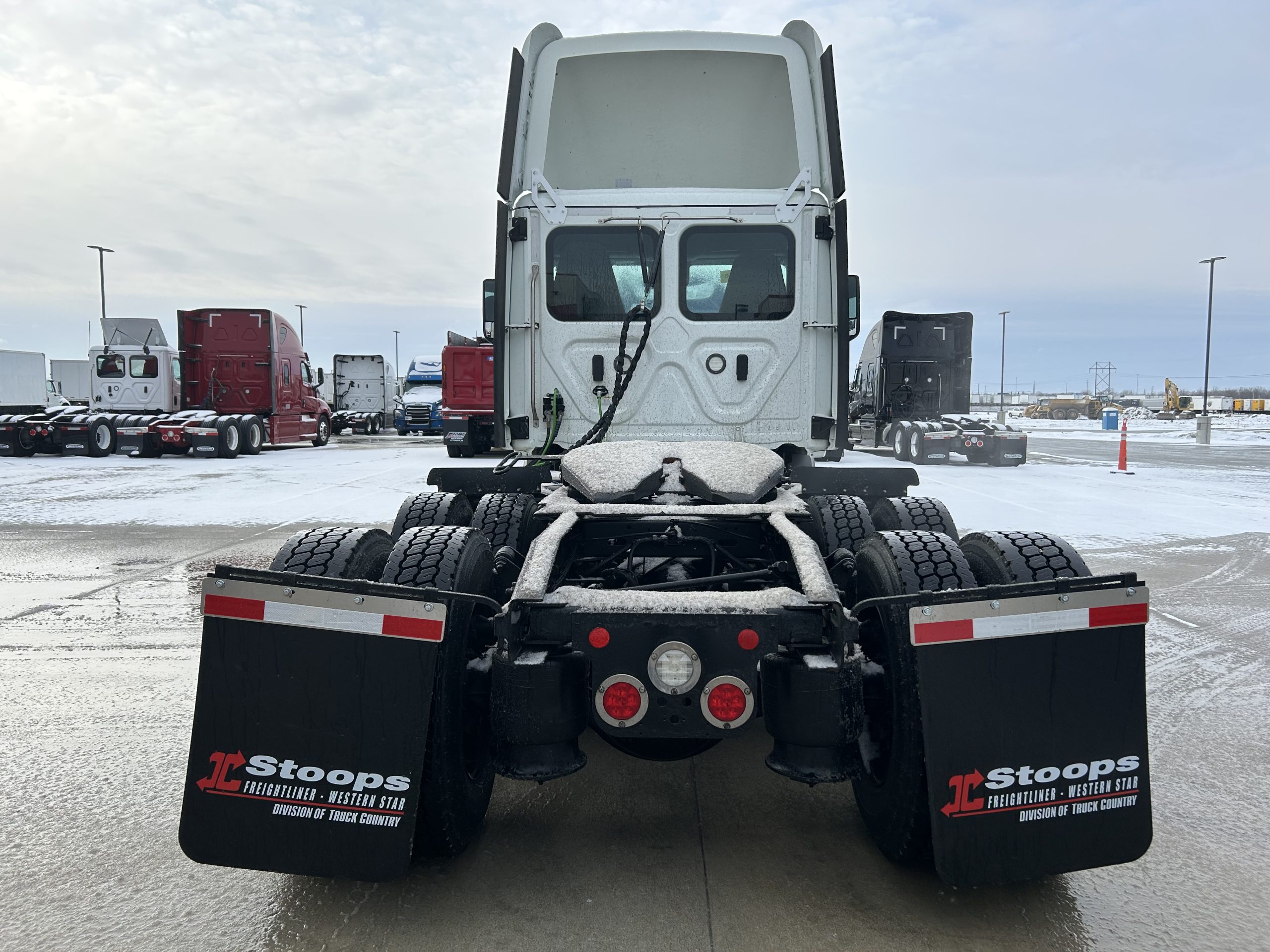 2021 Freightliner PE116DC 2021 Freightliner PE116DC - image 4 of 6