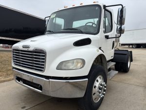 2005 Freightliner M2 106 068Rf00000bOazV