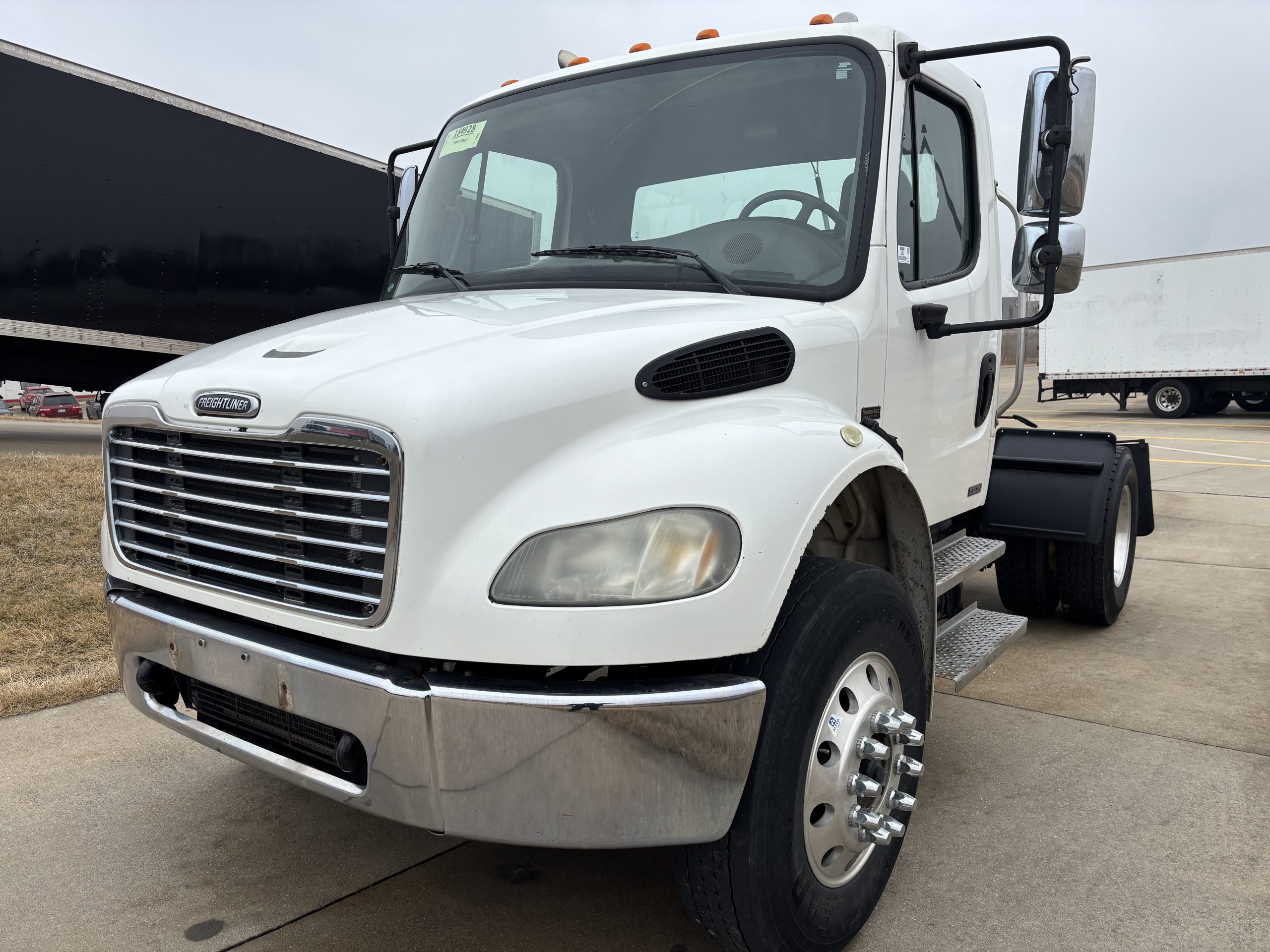 2005 Freightliner M2 106 - image 1 of 6