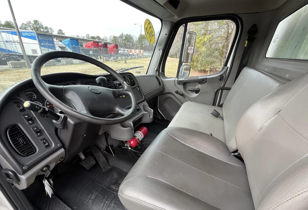 2022 Freightliner M2 106 2022 Freightliner M2 106 - image 5 of 6