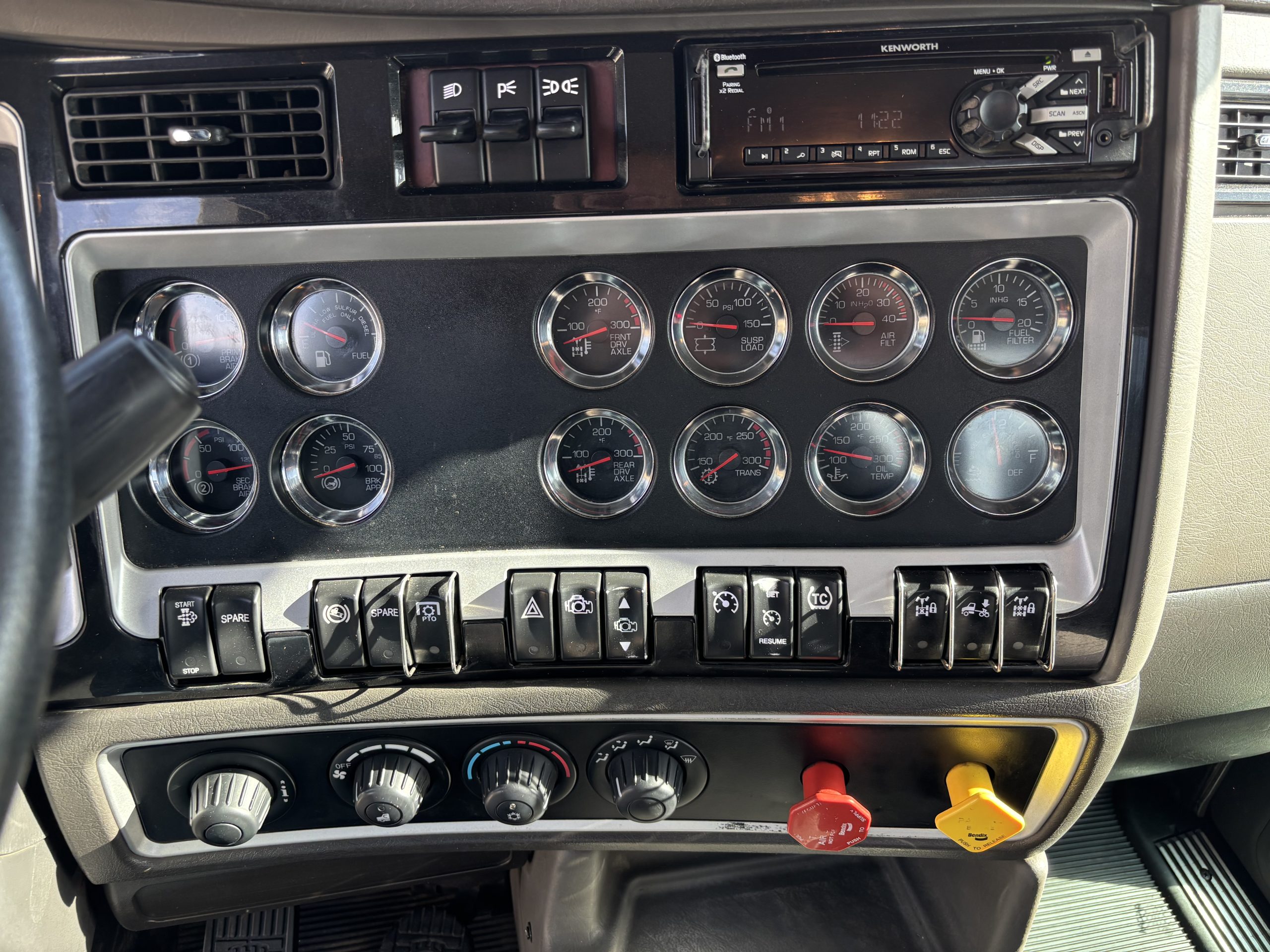 2020 Kenworth T800 2020 Kenworth T800 - image 4 of 6