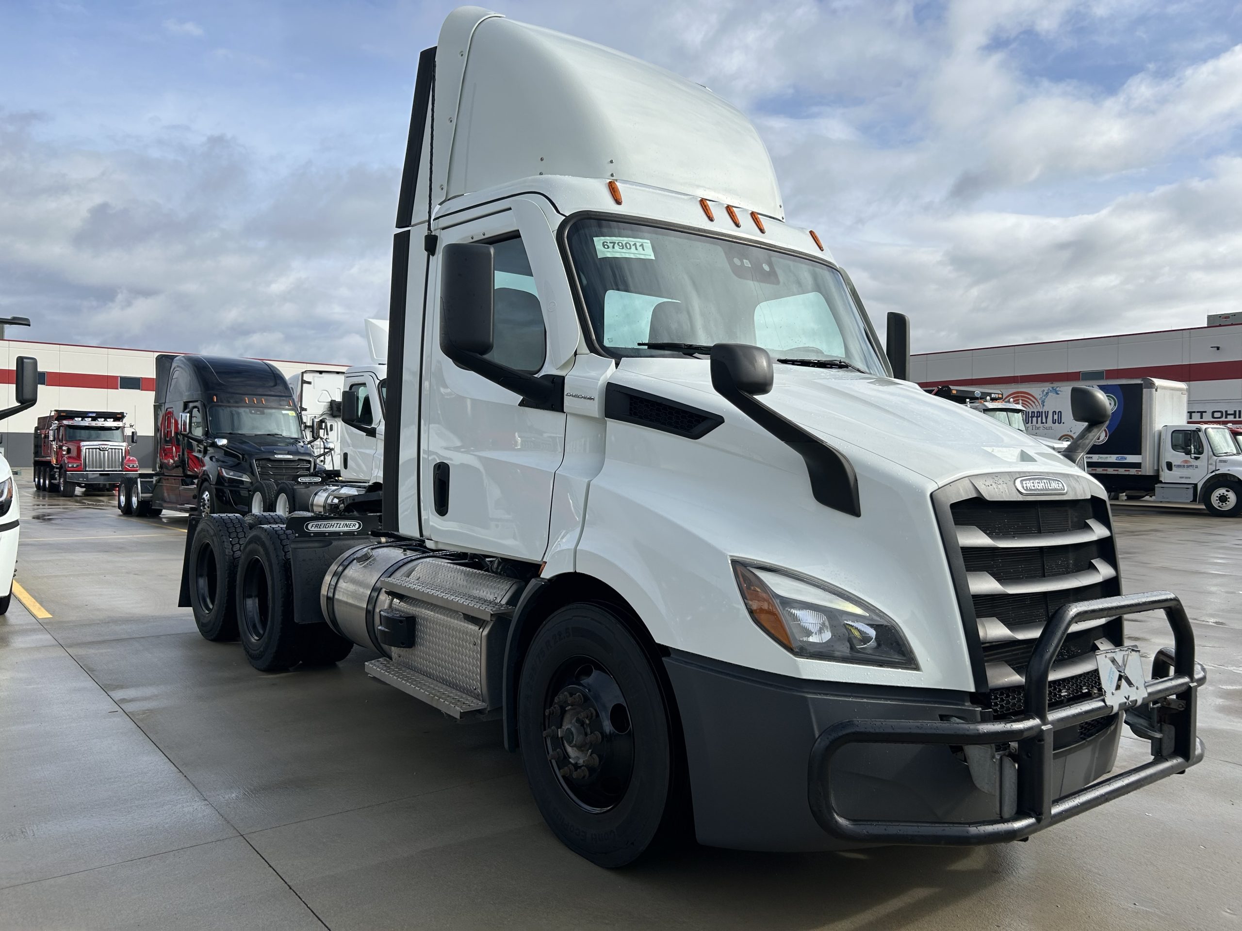 2021 Freightliner PE116DC 2021 Freightliner PE116DC - image 3 of 6