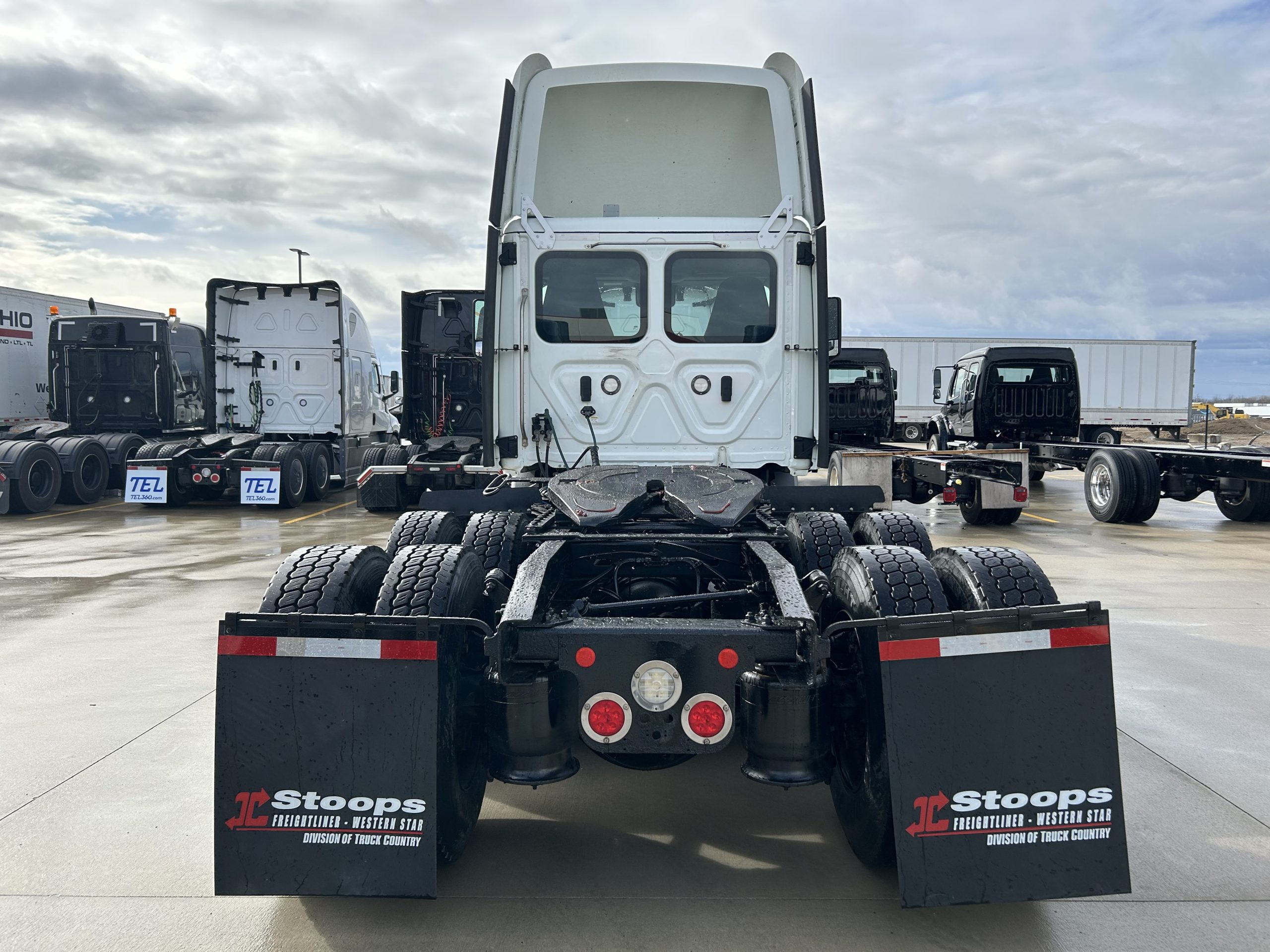 2021 Freightliner PE116DC 2021 Freightliner PE116DC - image 4 of 6