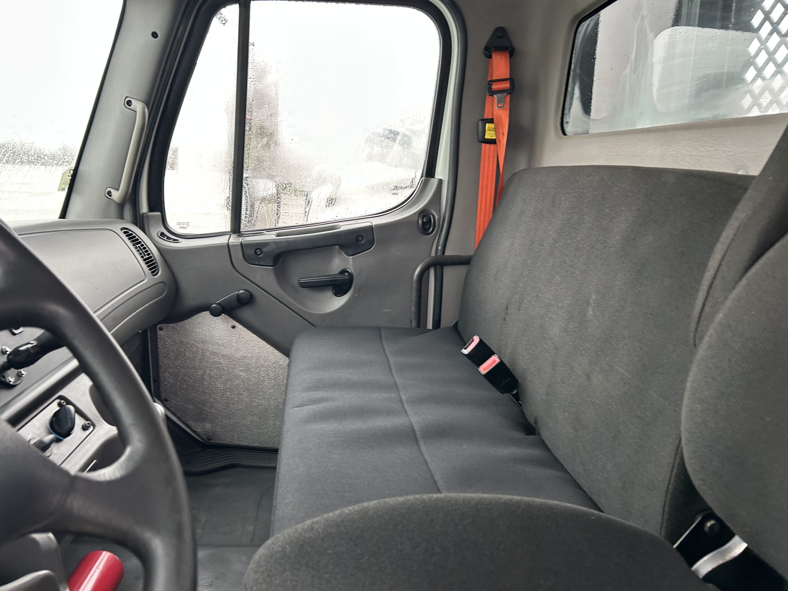 2015 Freightliner M2 106 2015 Freightliner M2 106 - image 5 of 6