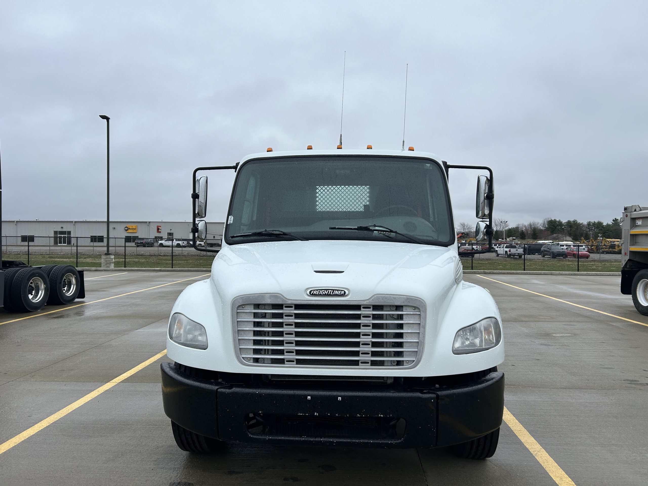 2015 Freightliner M2 106 2015 Freightliner M2 106 - image 2 of 6