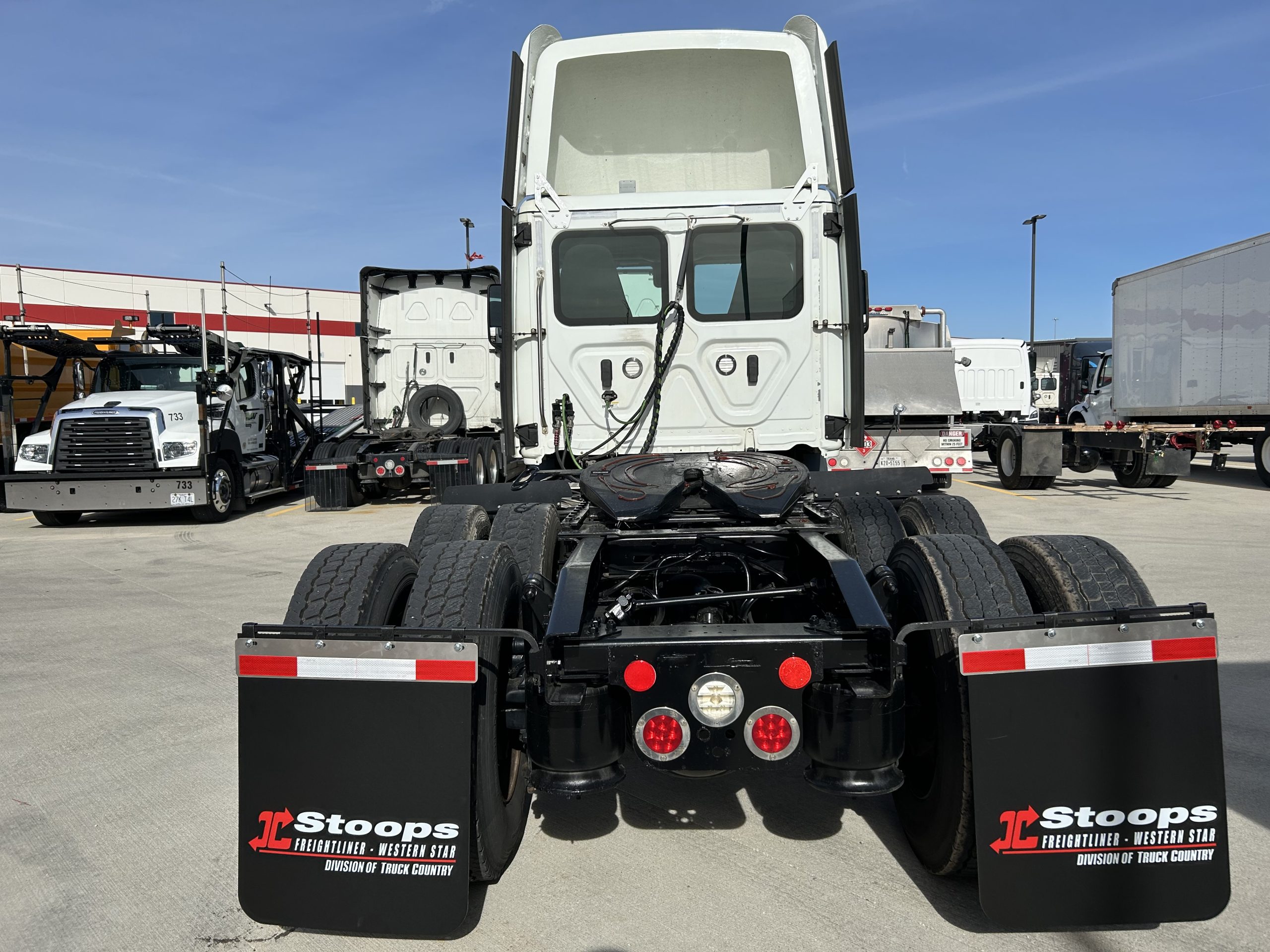 2021 Freightliner PE116DC 2021 Freightliner PE116DC - image 4 of 6