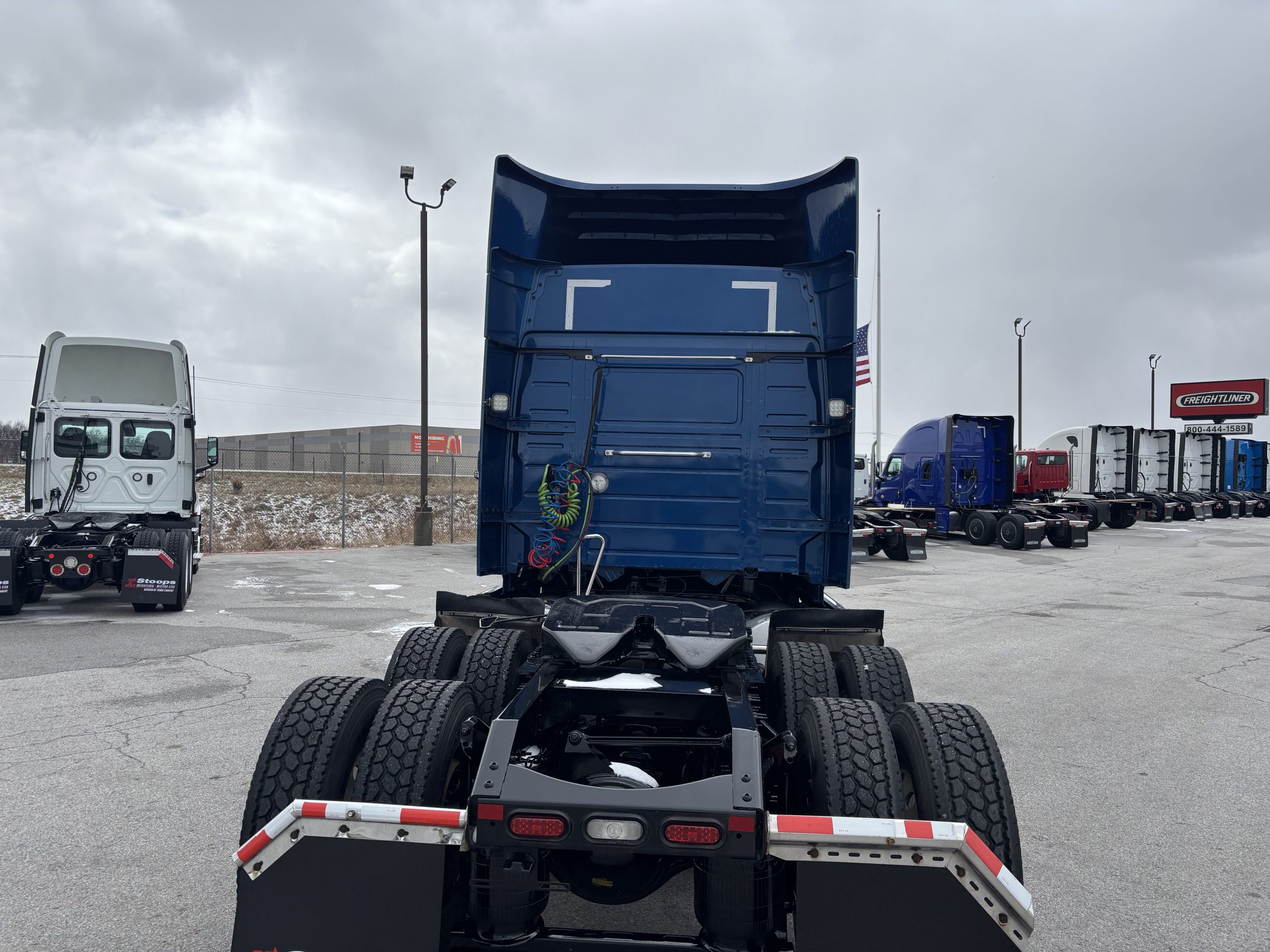 2023 Volvo VNR640 2023 Volvo VNR640 - image 3 of 6