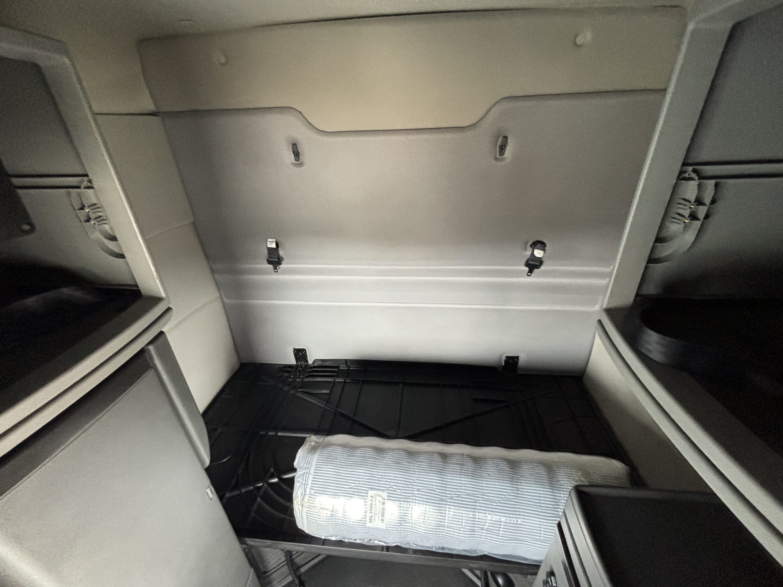 2023 Volvo VNR640 2023 Volvo VNR640 - image 4 of 6