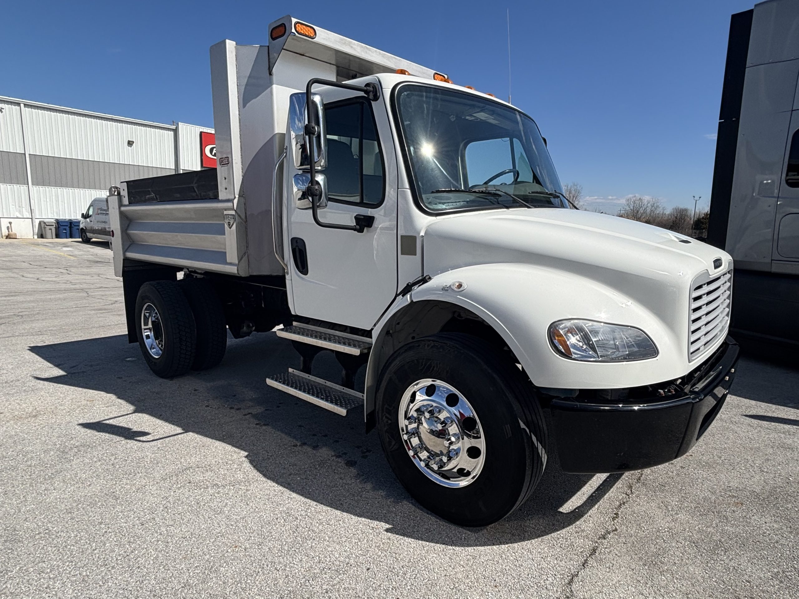 2021 Freightliner M2 106 2021 Freightliner M2 106 - image 3 of 6