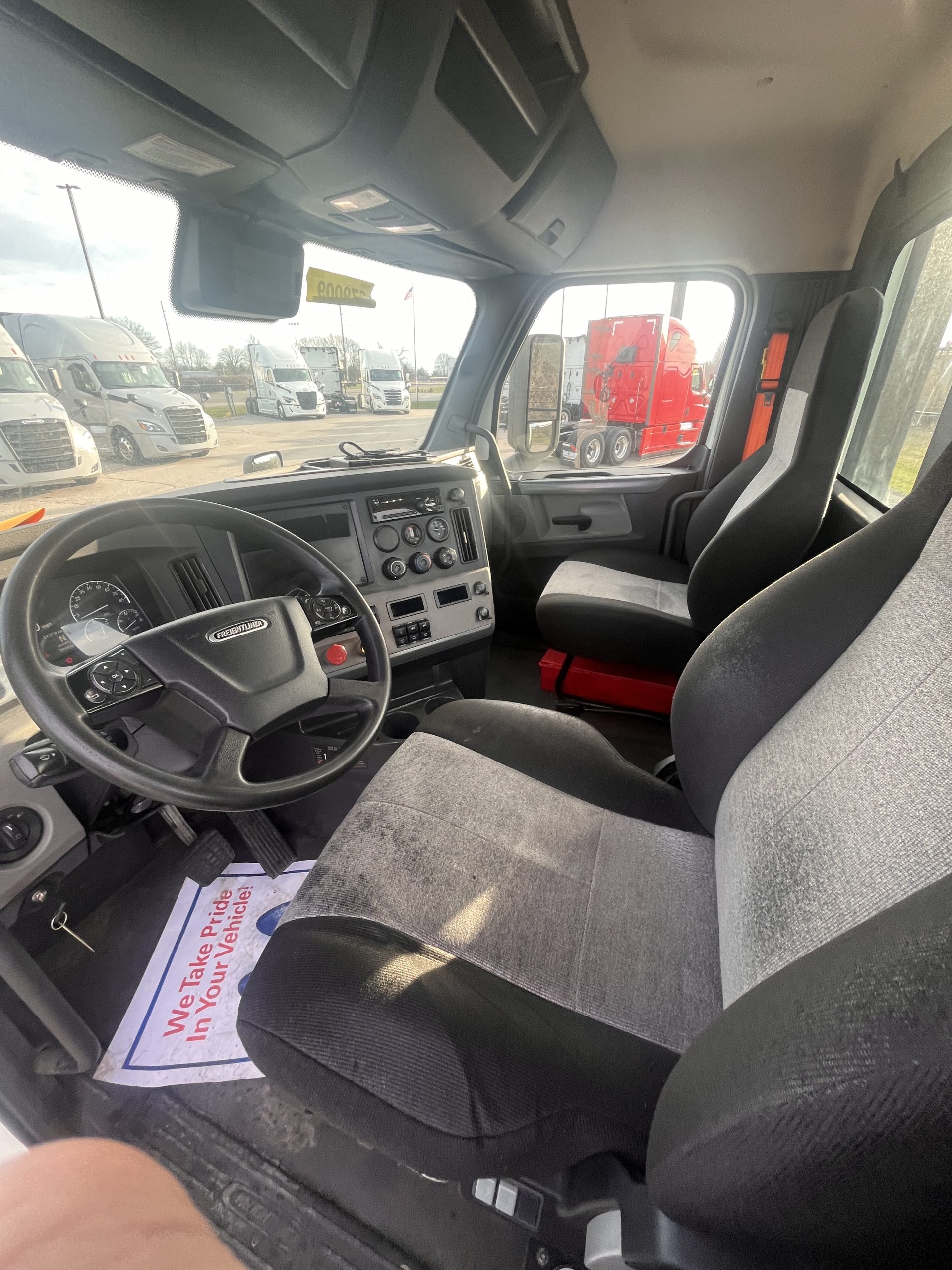 2021 Freightliner PE116DC 2021 Freightliner PE116DC - image 5 of 6