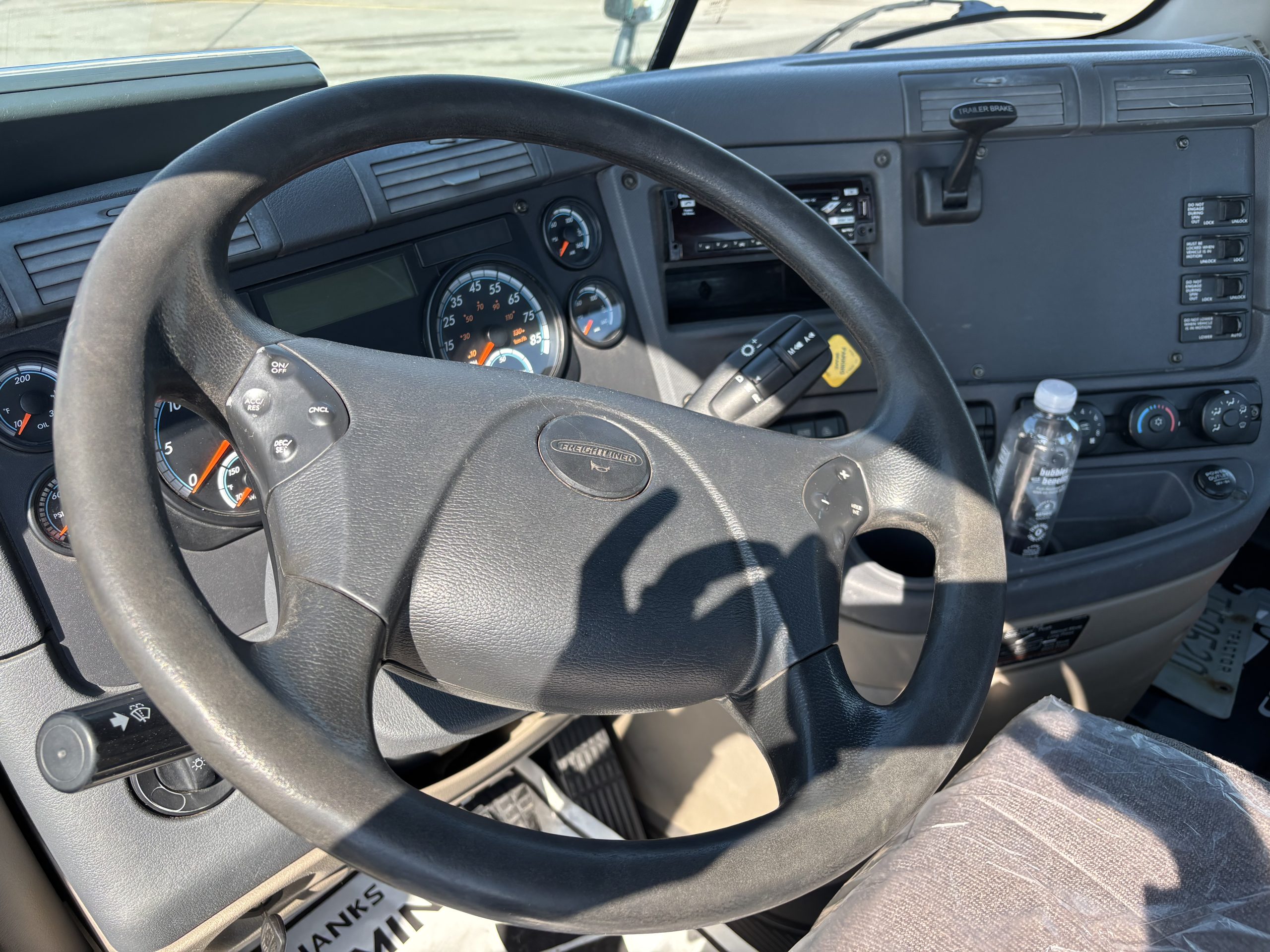 2017 Freightliner CA113 2017 Freightliner CA113 - image 5 of 6