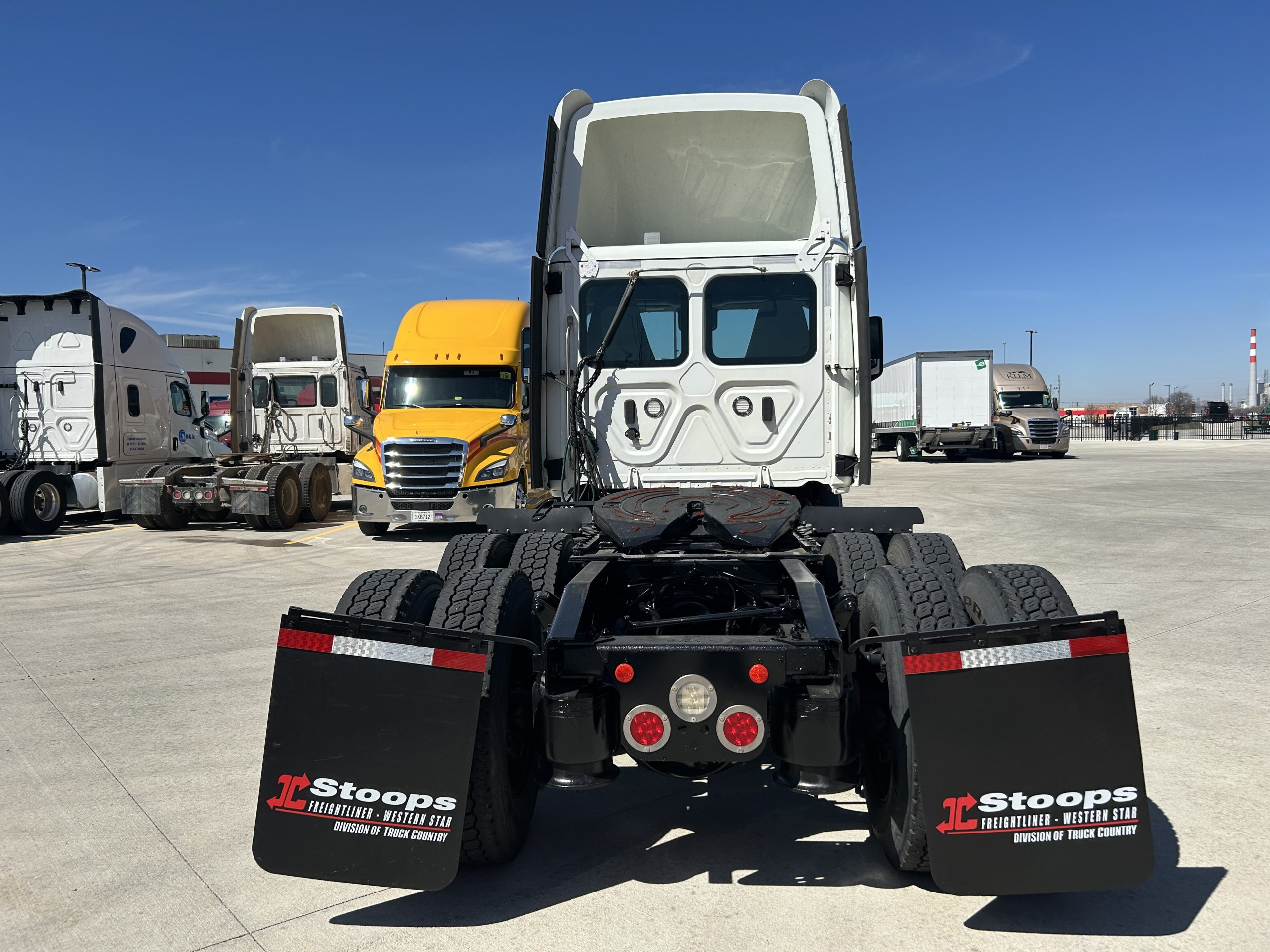 2021 Freightliner PE116DC 2021 Freightliner PE116DC - image 4 of 6