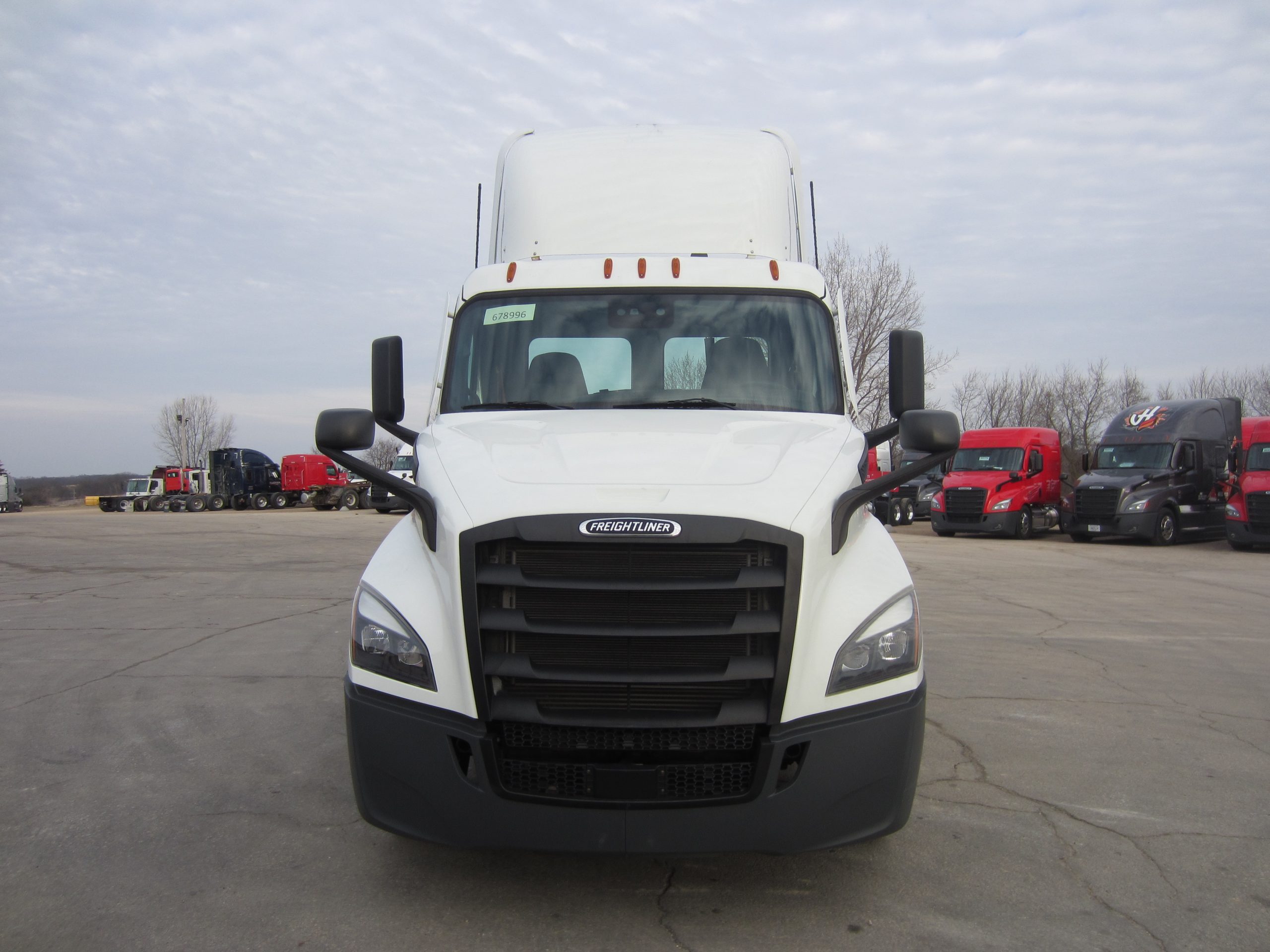 2021 Freightliner PE116DC 2021 Freightliner PE116DC - image 2 of 5