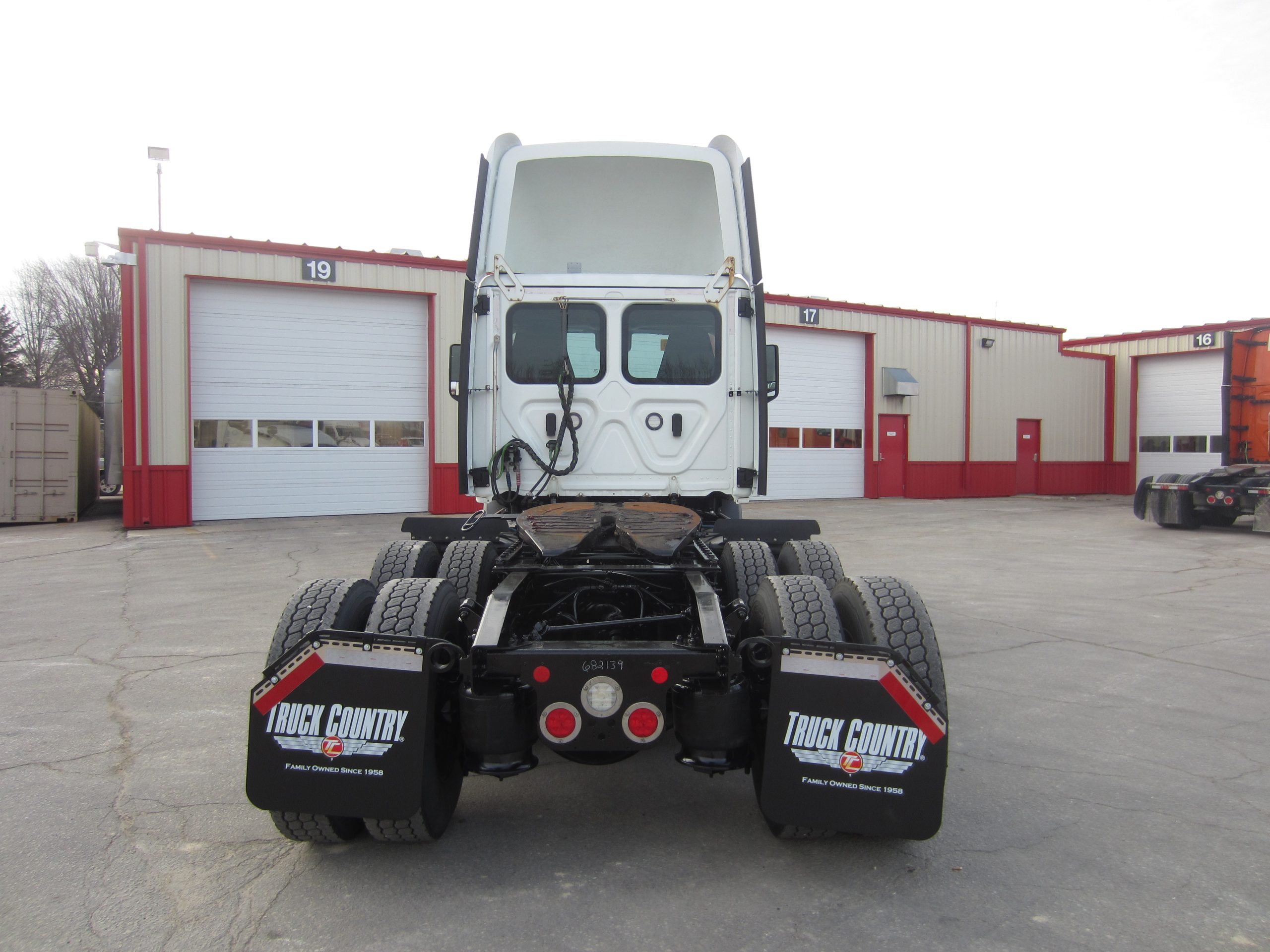 2021 Freightliner PE116DC 2021 Freightliner PE116DC - image 4 of 6