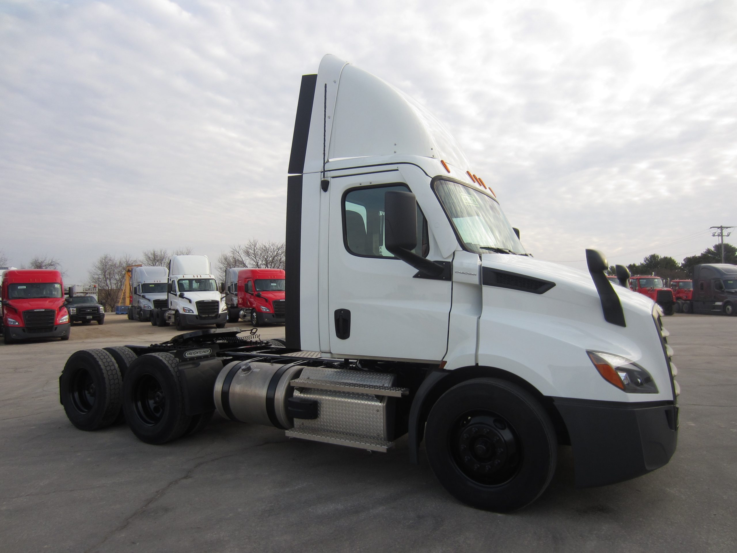 2021 Freightliner PE116DC 2021 Freightliner PE116DC - image 3 of 6