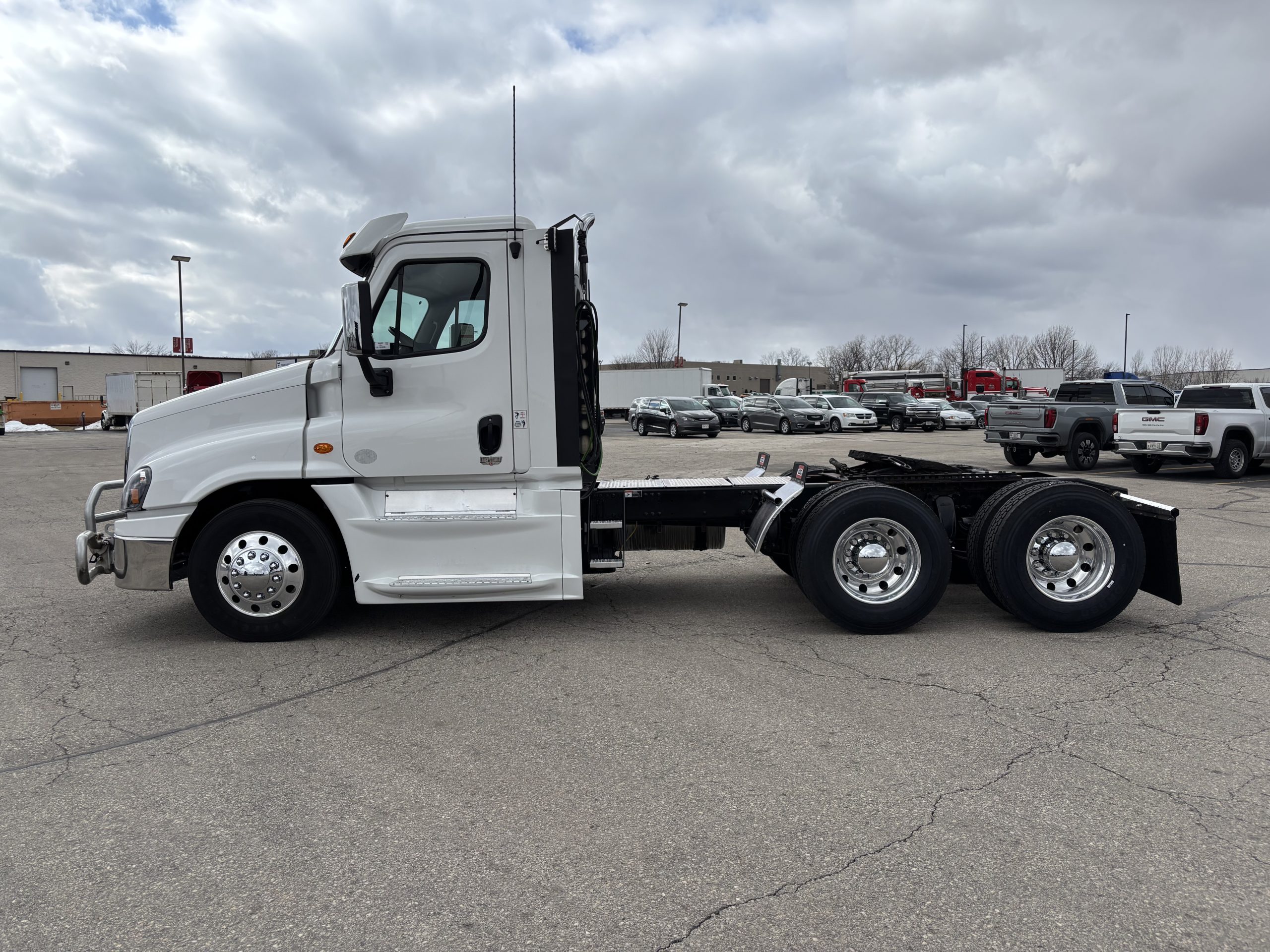 2018 Freightliner CA125 2018 Freightliner CA125 - image 5 of 6