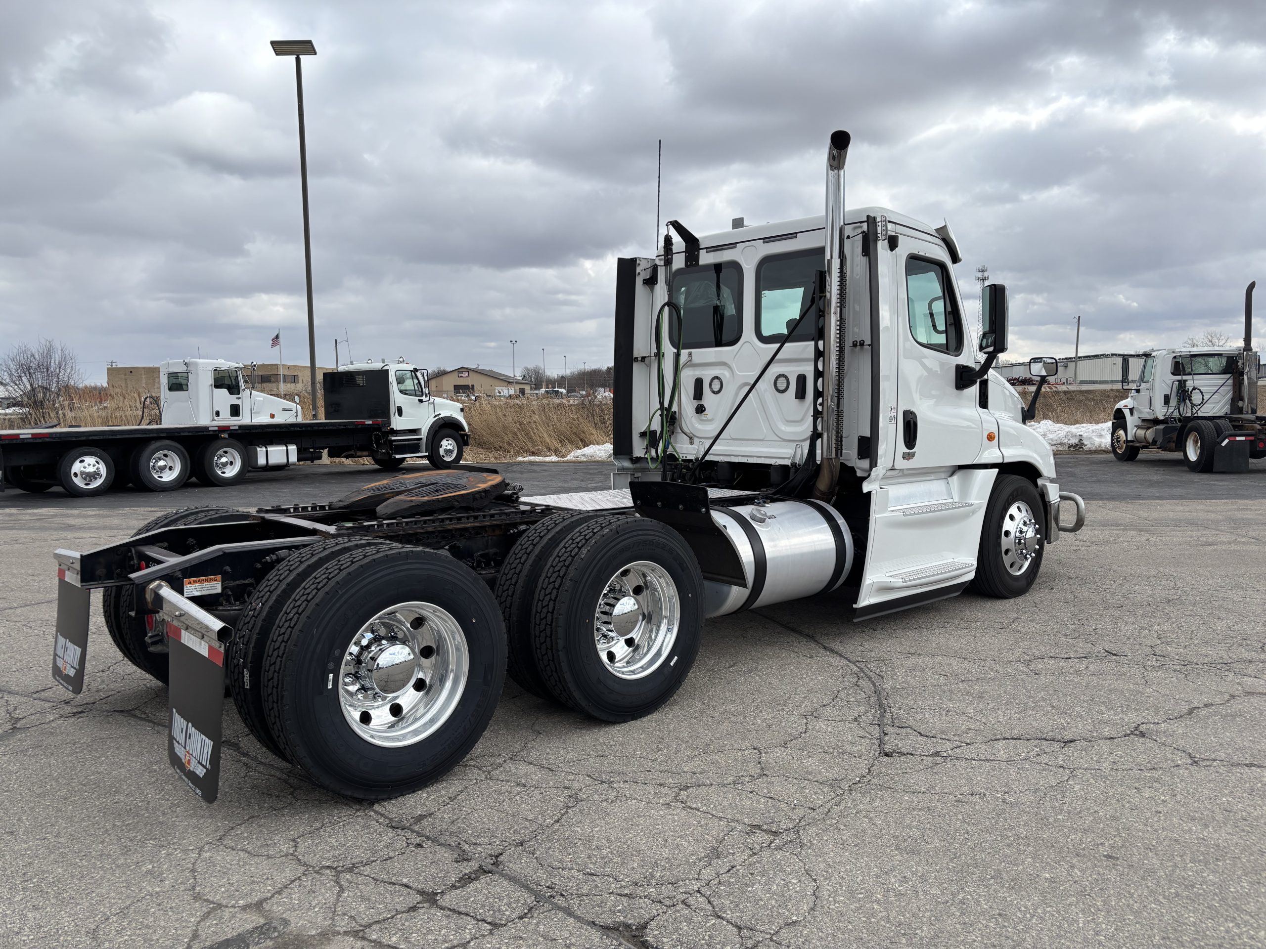2018 Freightliner CA125 2018 Freightliner CA125 - image 6 of 6