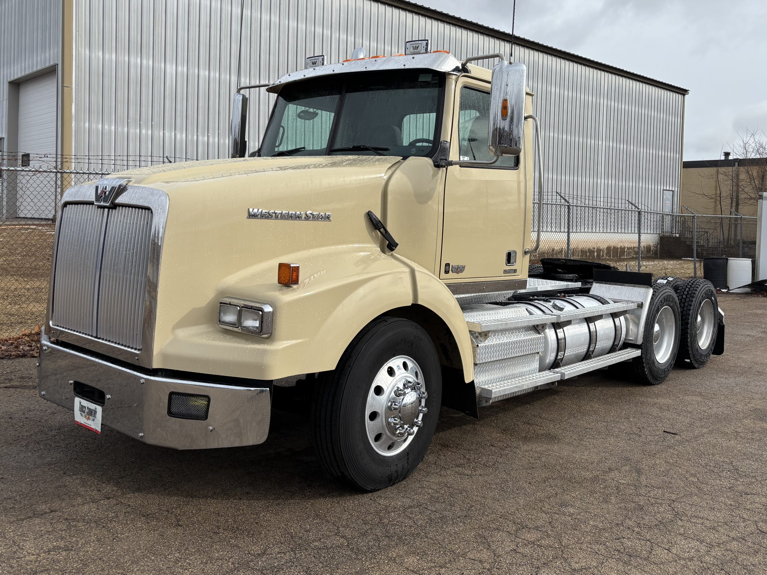 2020 Western Star 4900SA 2020 Western Star 4900SA - image 1 of 6