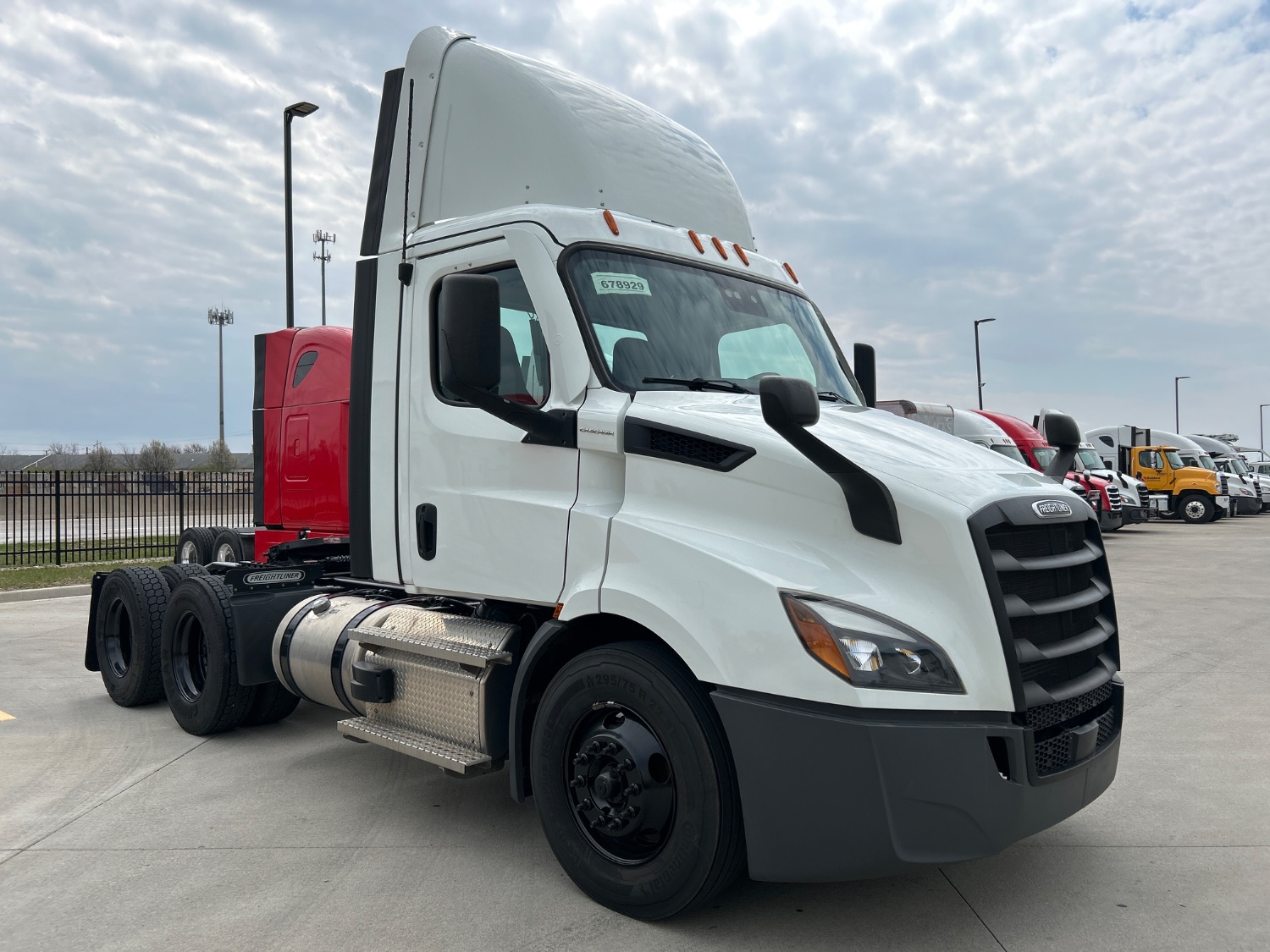 2021 Freightliner PE116DC 2021 Freightliner PE116DC - image 3 of 5