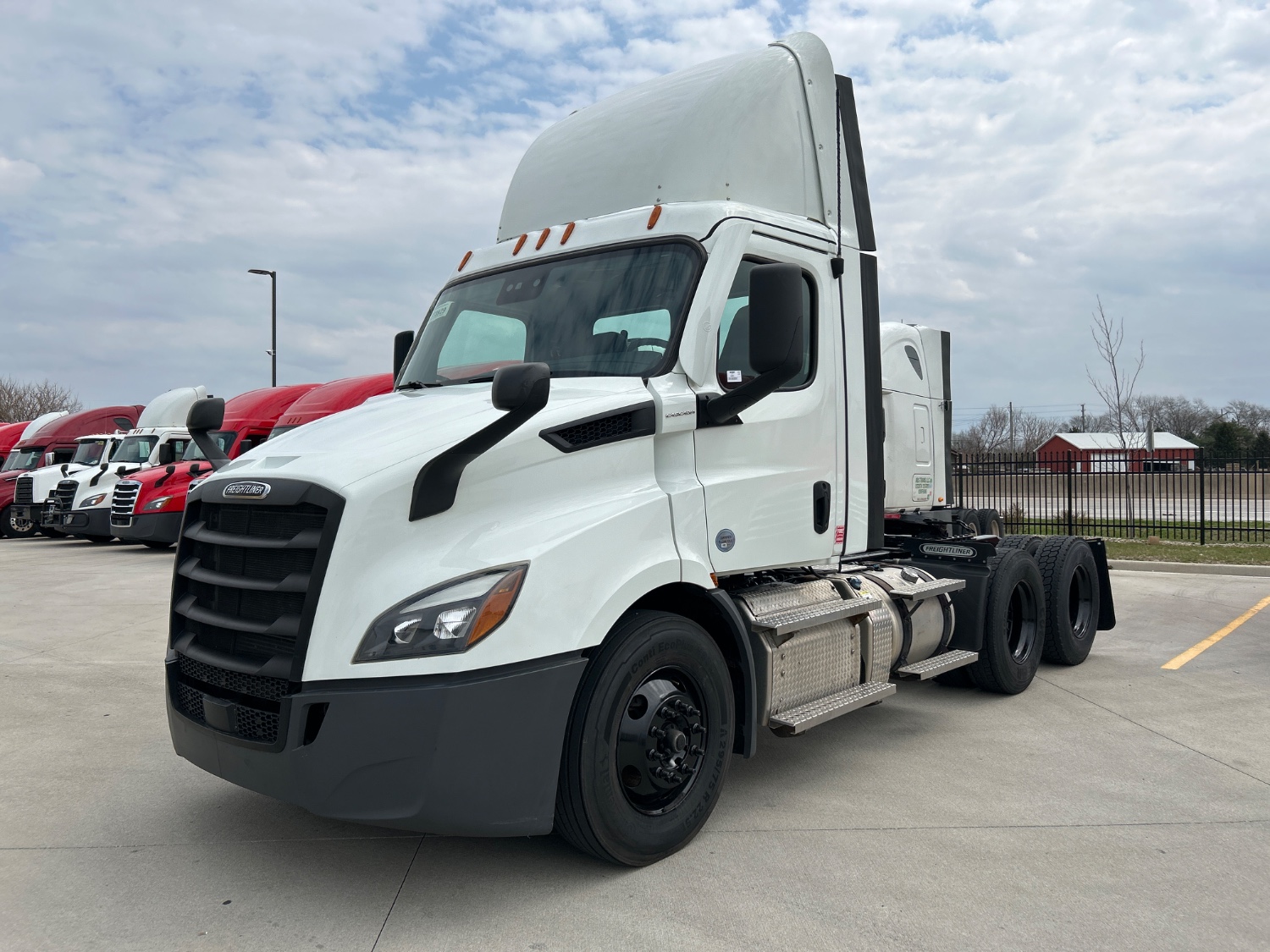 2021 Freightliner PE116DC 2021 Freightliner PE116DC - image 1 of 5