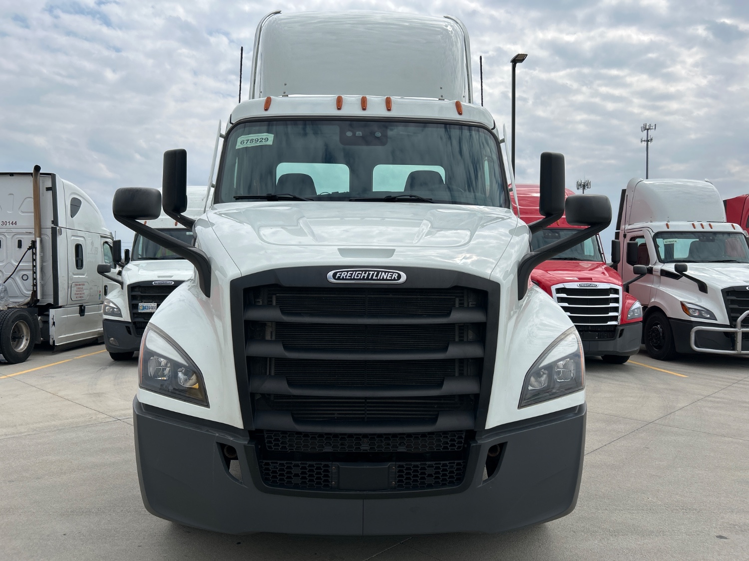 2021 Freightliner PE116DC 2021 Freightliner PE116DC - image 2 of 5