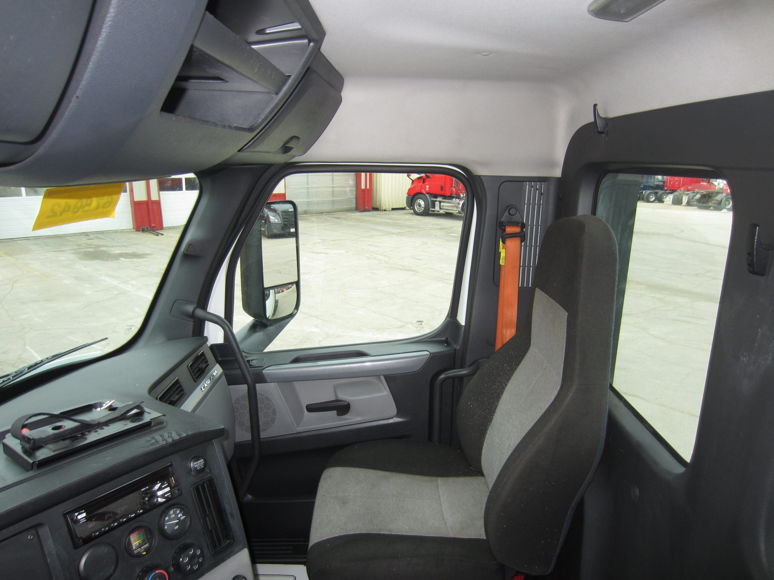 2021 Freightliner PE116DC 2021 Freightliner PE116DC - image 6 of 6