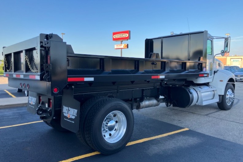 2021 Peterbilt 337 2021 Peterbilt 337 - image 1 of 1