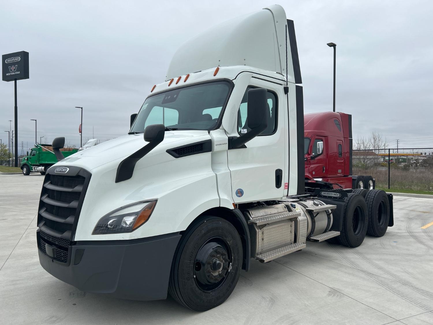 2021 Freightliner PE116DC 2021 Freightliner PE116DC - image 1 of 5