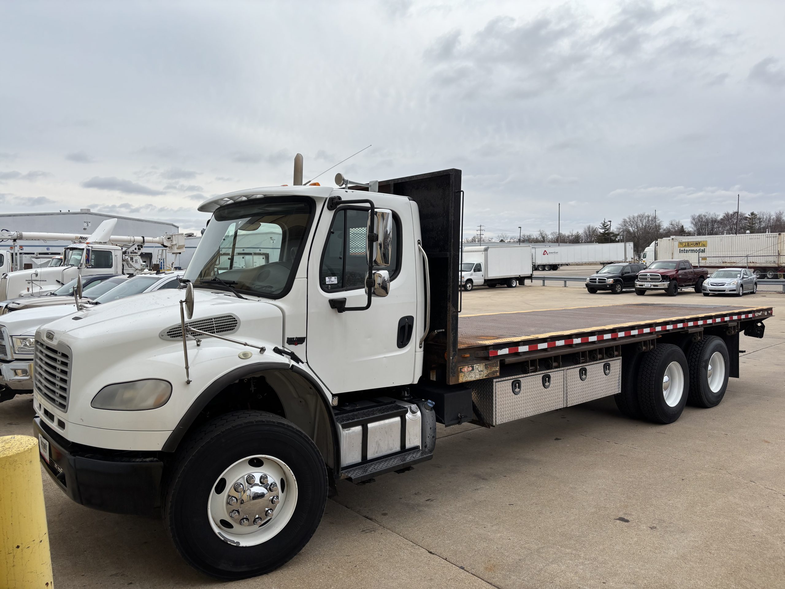 2015 Freightliner M280 2015 Freightliner M280 - image 1 of 1