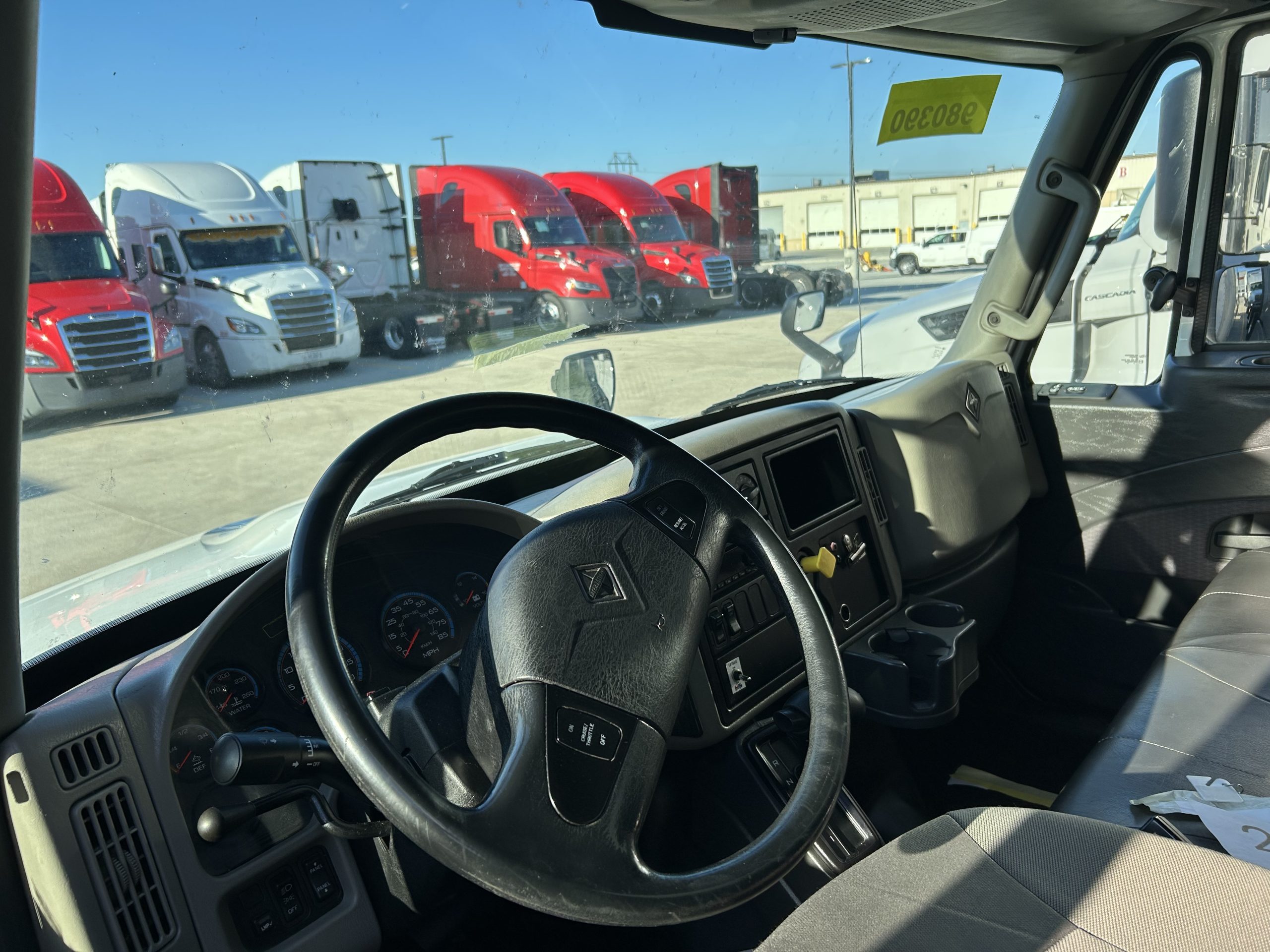 2018 International 4300 2018 International 4300 - image 2 of 3
