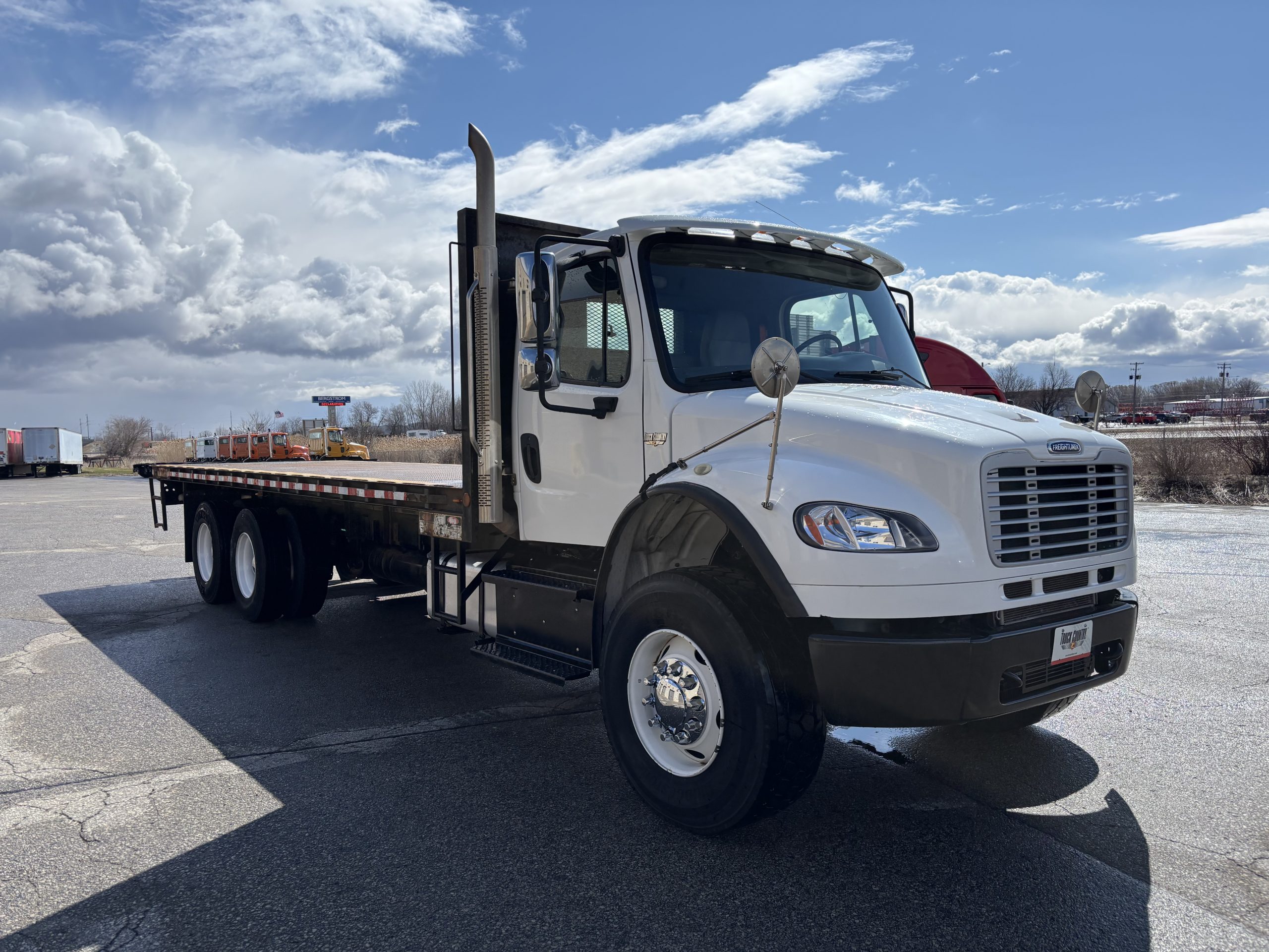 2015 Freightliner M280 2015 Freightliner M280 - image 3 of 6