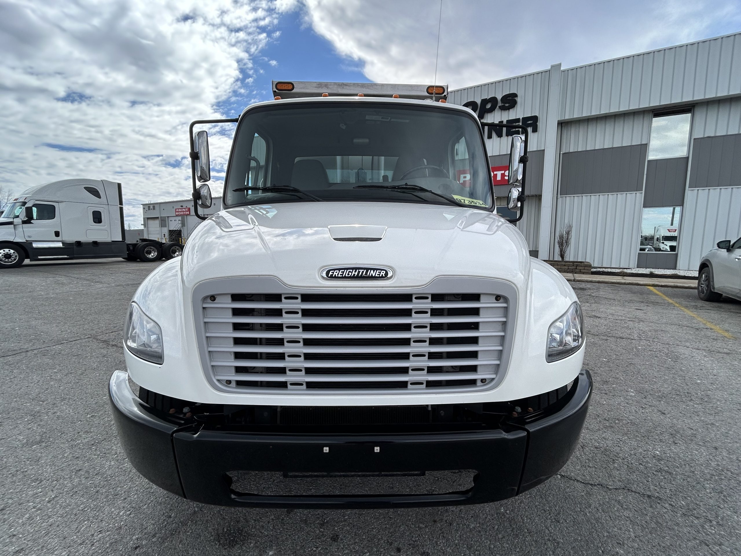 2021 Freightliner M2 106 2021 Freightliner M2 106 - image 2 of 6