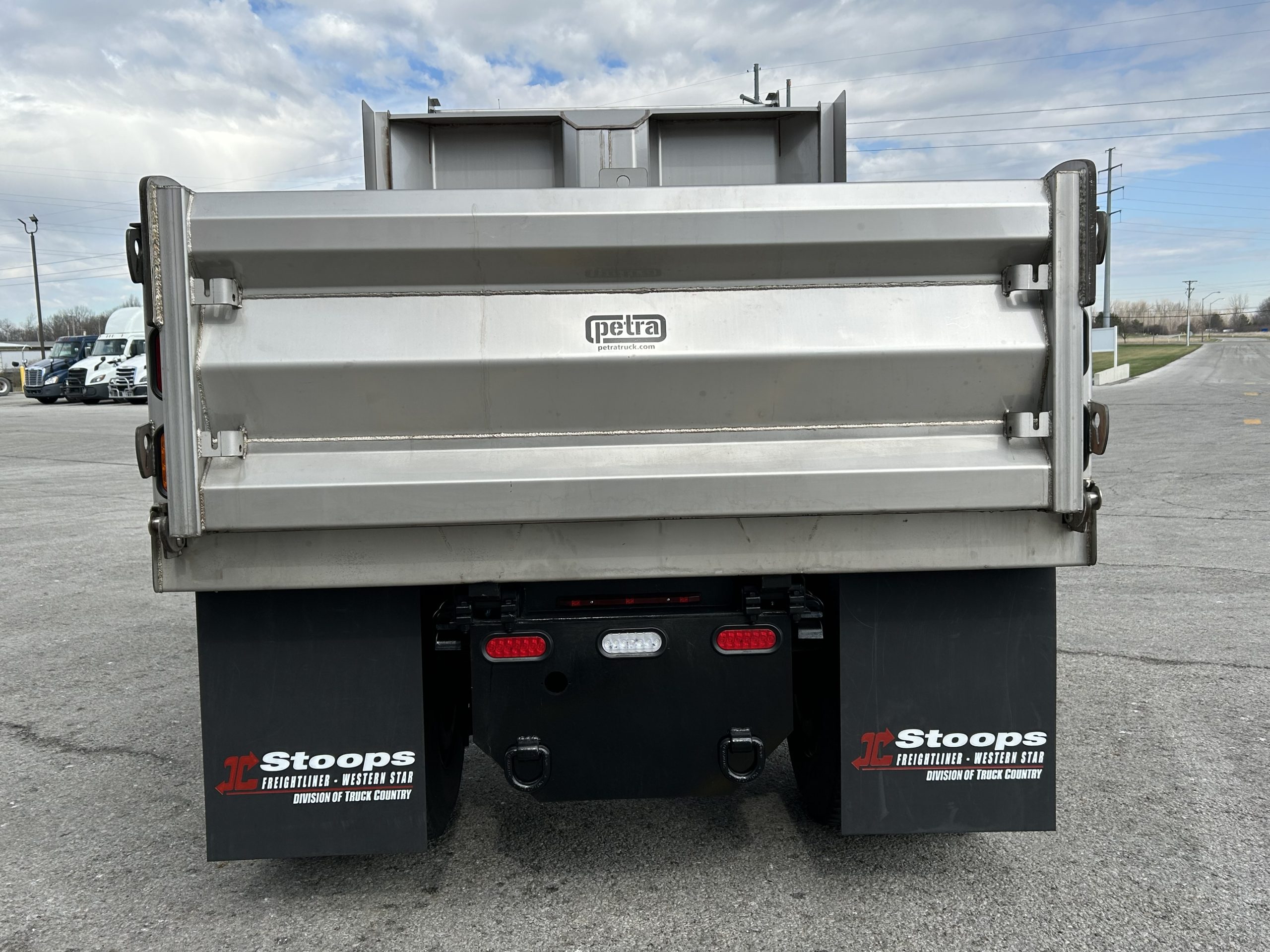 2021 Freightliner M2 106 2021 Freightliner M2 106 - image 4 of 6