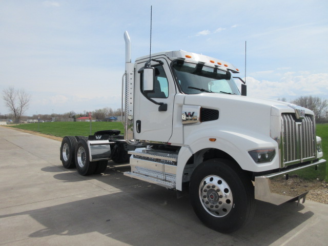 2027 Western Star 49X 2027 Western Star 49X - image 4 of 6