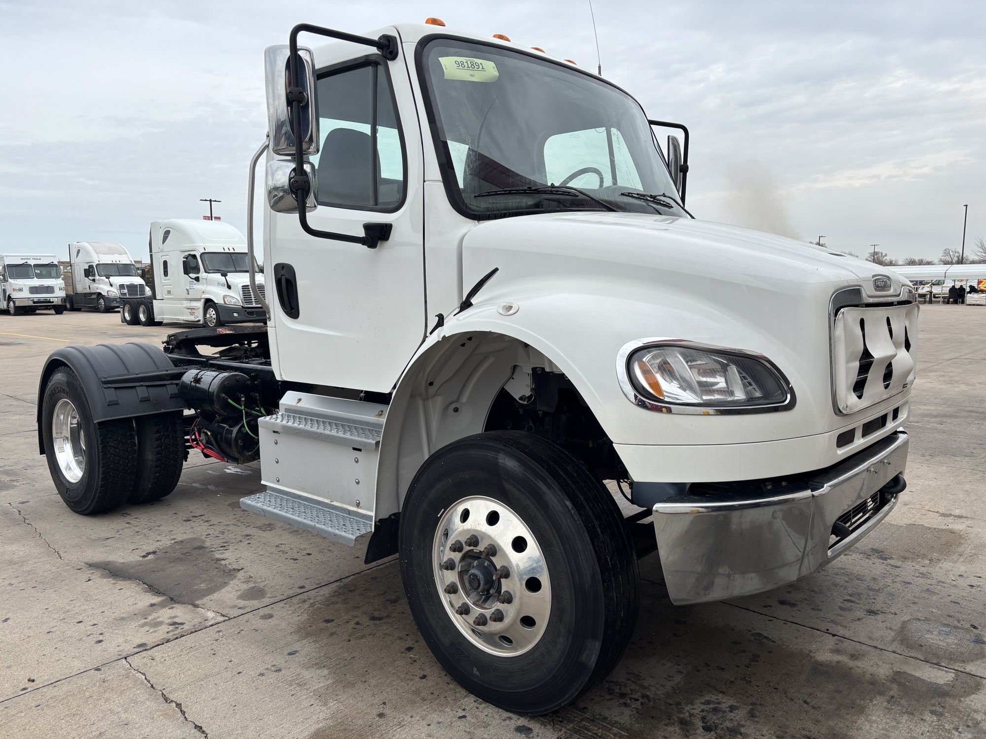 2021 Freightliner M2 106 2021 Freightliner M2 106 - image 3 of 6