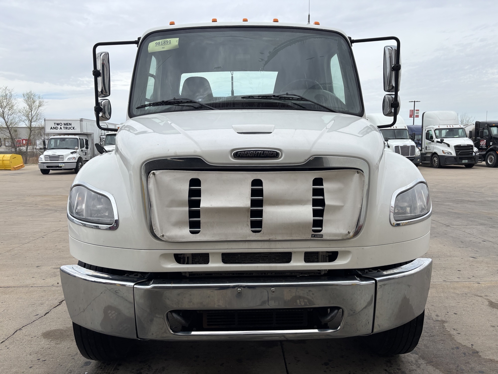 2021 Freightliner M2 106 2021 Freightliner M2 106 - image 2 of 6