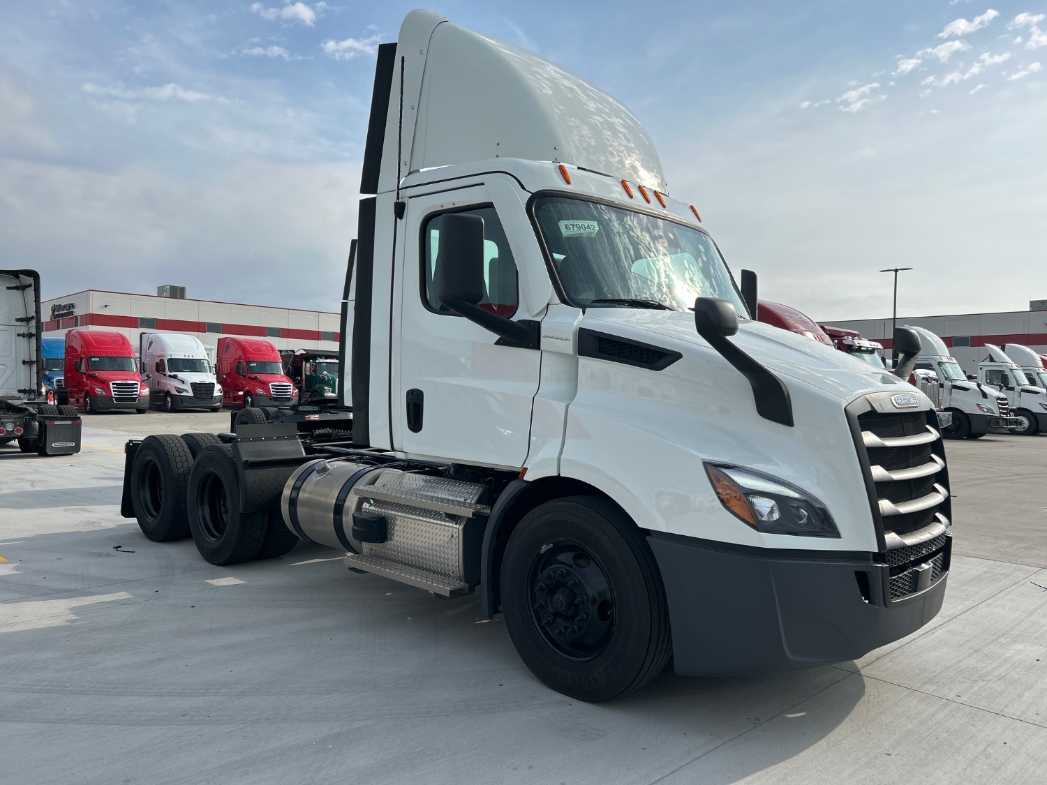 2021 Freightliner PE116DC 2021 Freightliner PE116DC - image 3 of 5