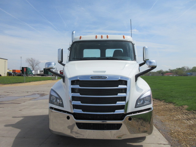 2027 Freightliner PT126DC 2027 Freightliner PT126DC - image 2 of 6