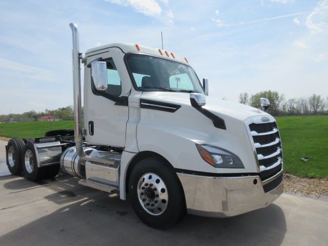 2027 Freightliner PT126DC 2027 Freightliner PT126DC - image 3 of 6