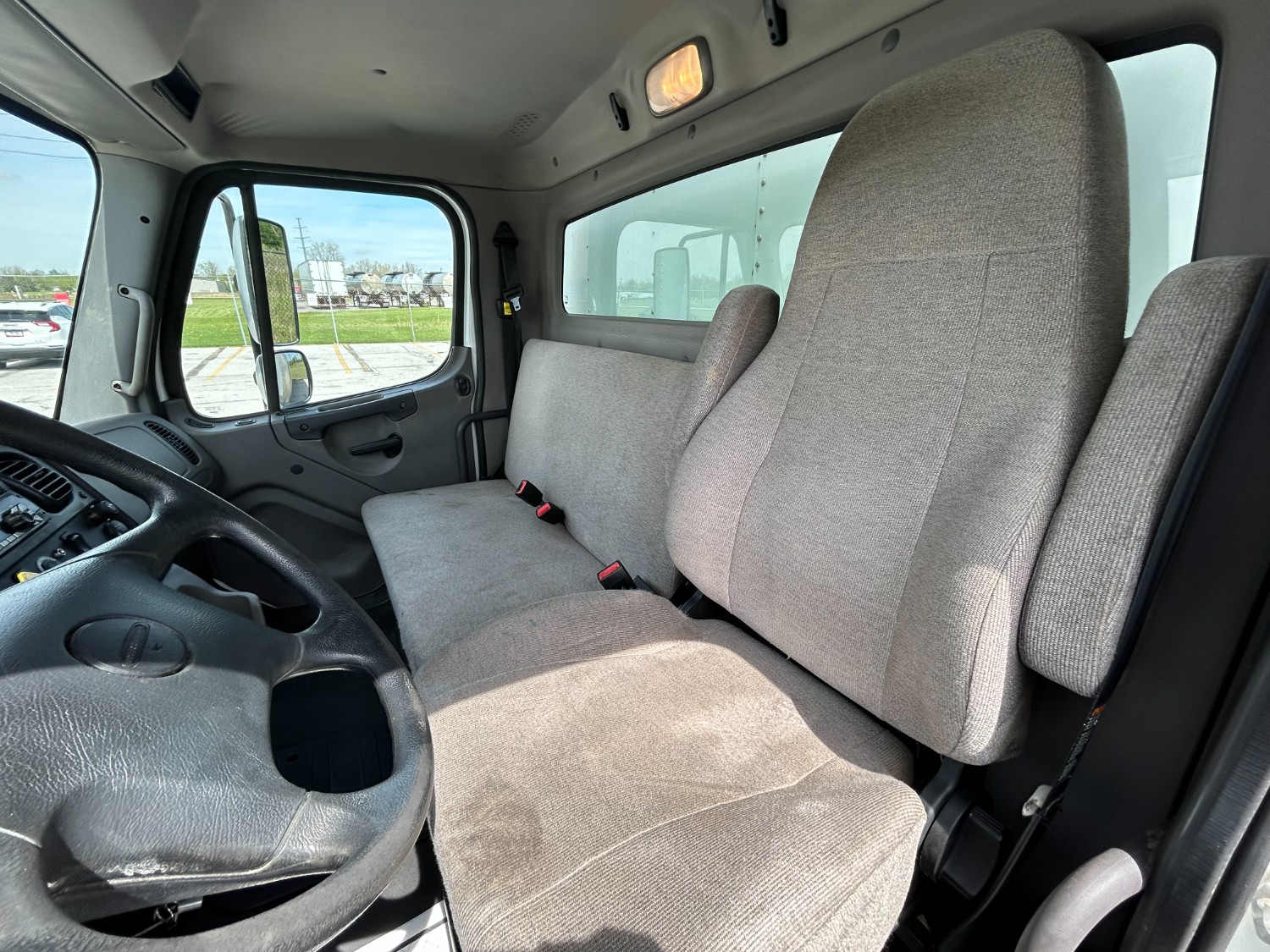 2019 Freightliner M2 106 2019 Freightliner M2 106 - image 4 of 6