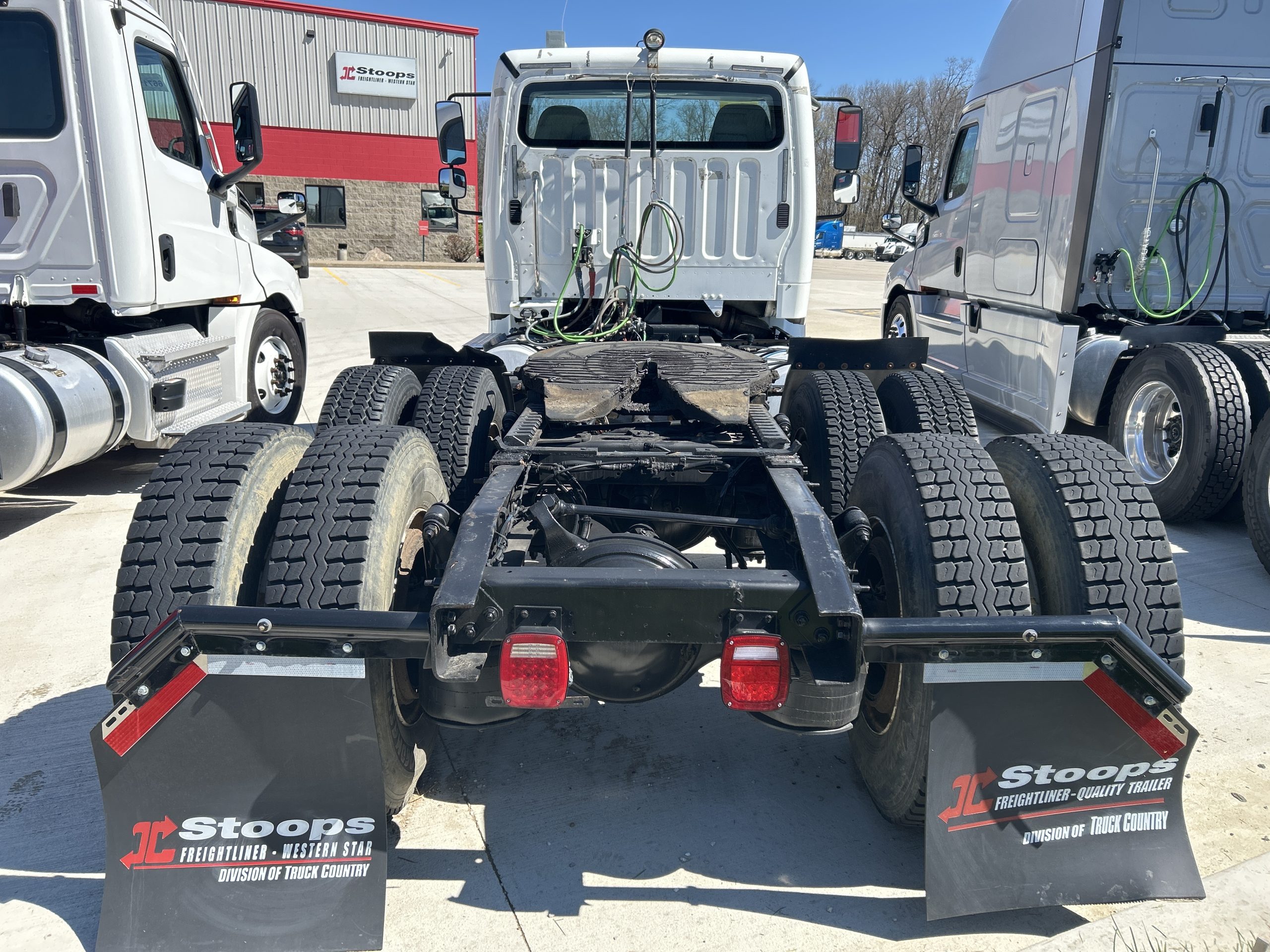 2020 Freightliner M2112 2020 Freightliner M2112 - image 3 of 5