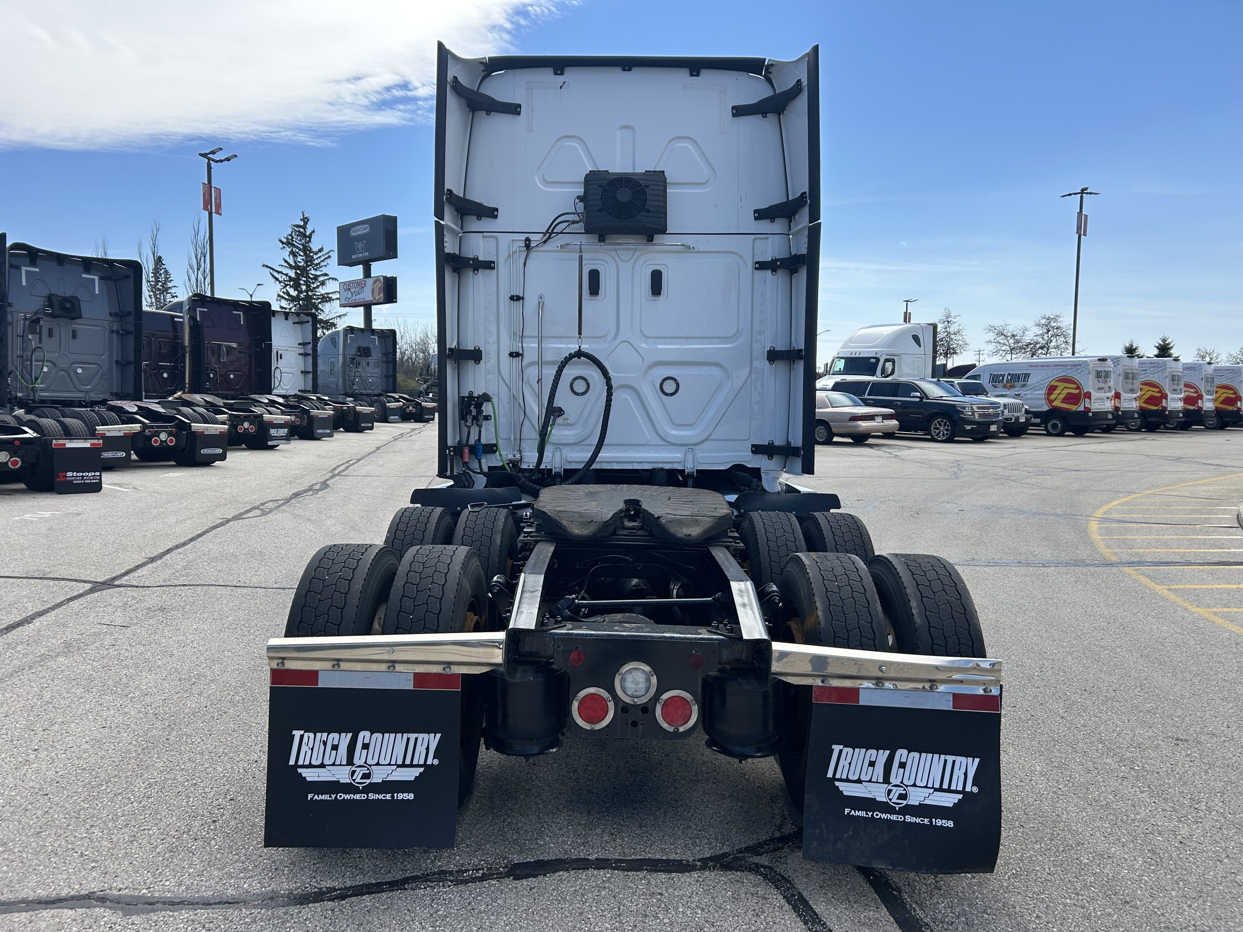 2022 Freightliner PT126SLP 2022 Freightliner PT126SLP - image 4 of 6