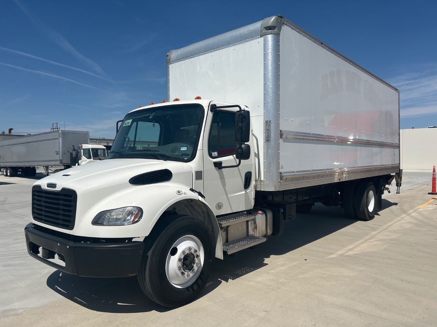 2022 Freightliner M2 106 2022 Freightliner M2 106 - image 2 of 6