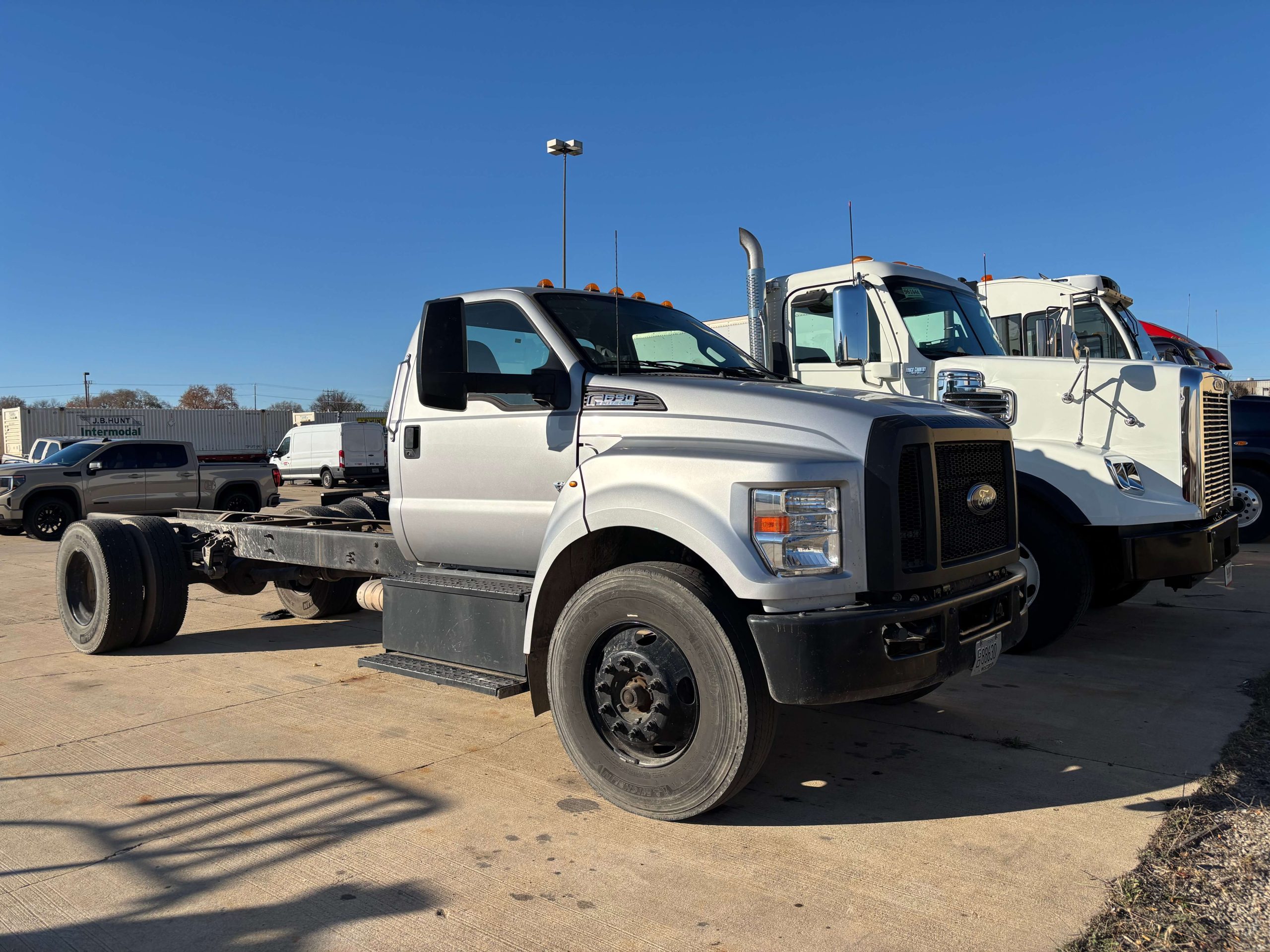 2022 Ford F650 2022 Ford F650 - image 3 of 6